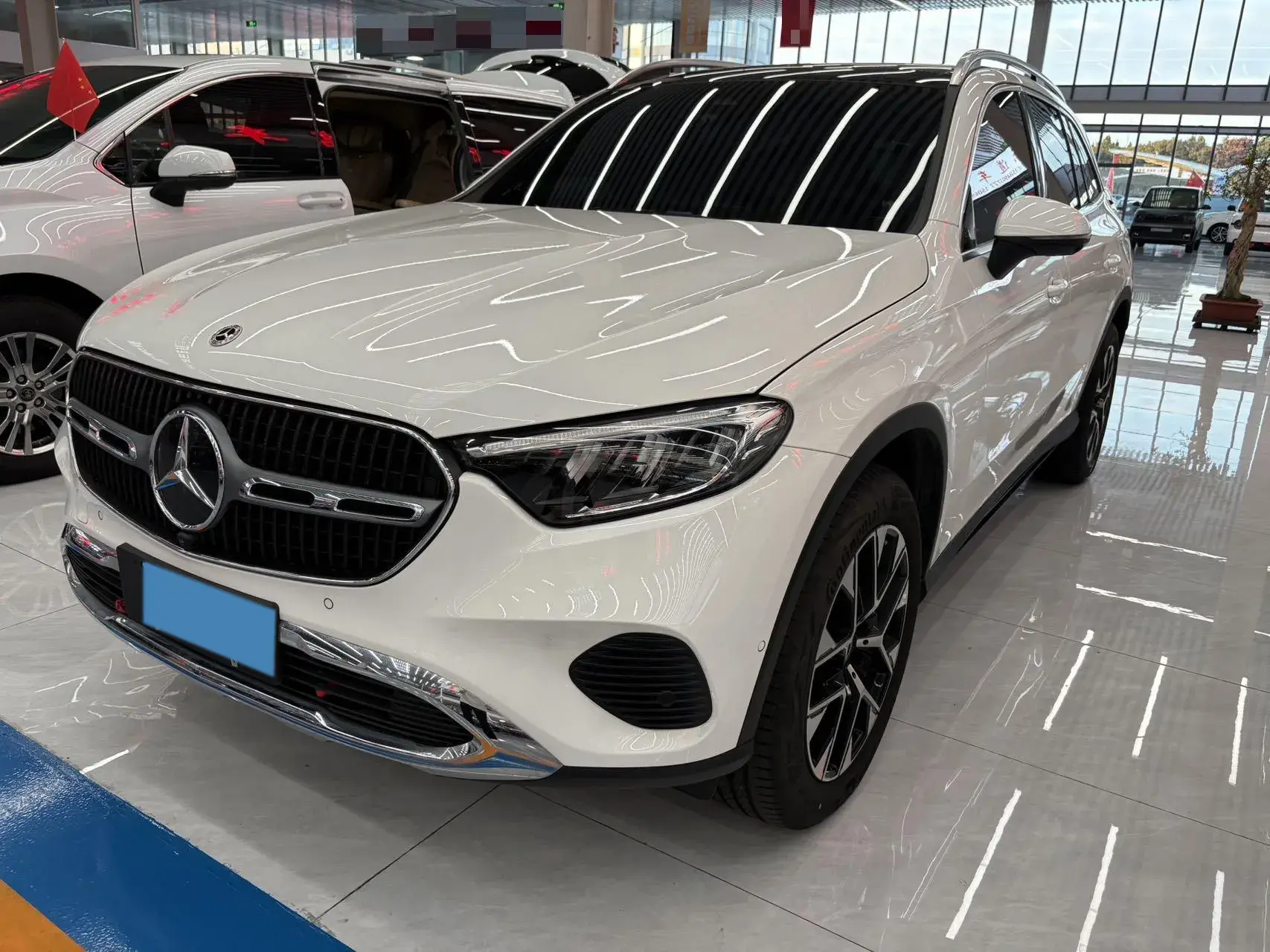 2025 MERCEDES-BENZ GLC view 1