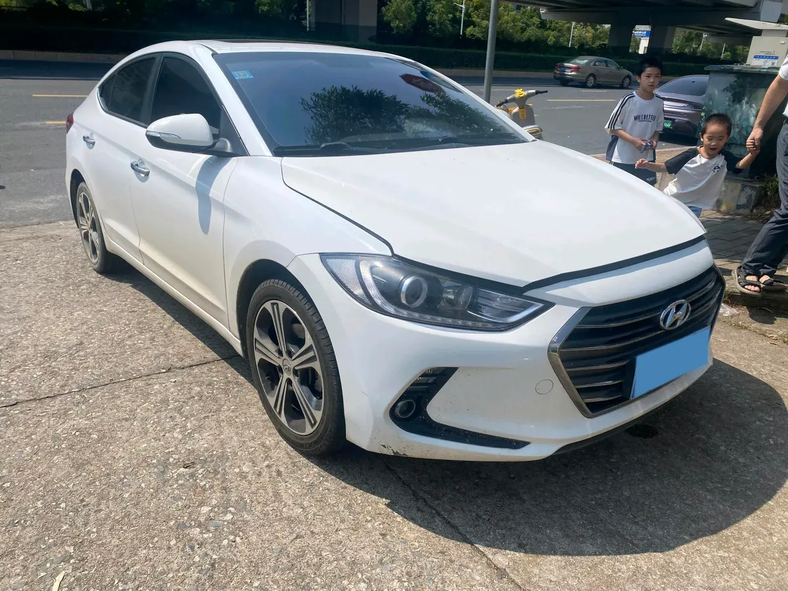 2018 HYUNDAI ELANTRA thumbnail 3