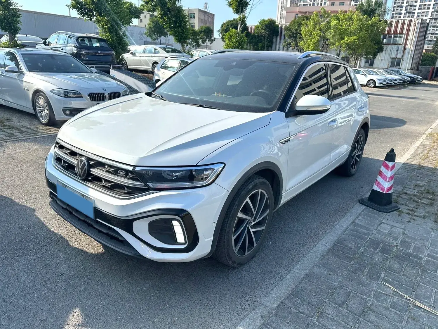 2023 VOLKSWAGEN T-ROC view 1