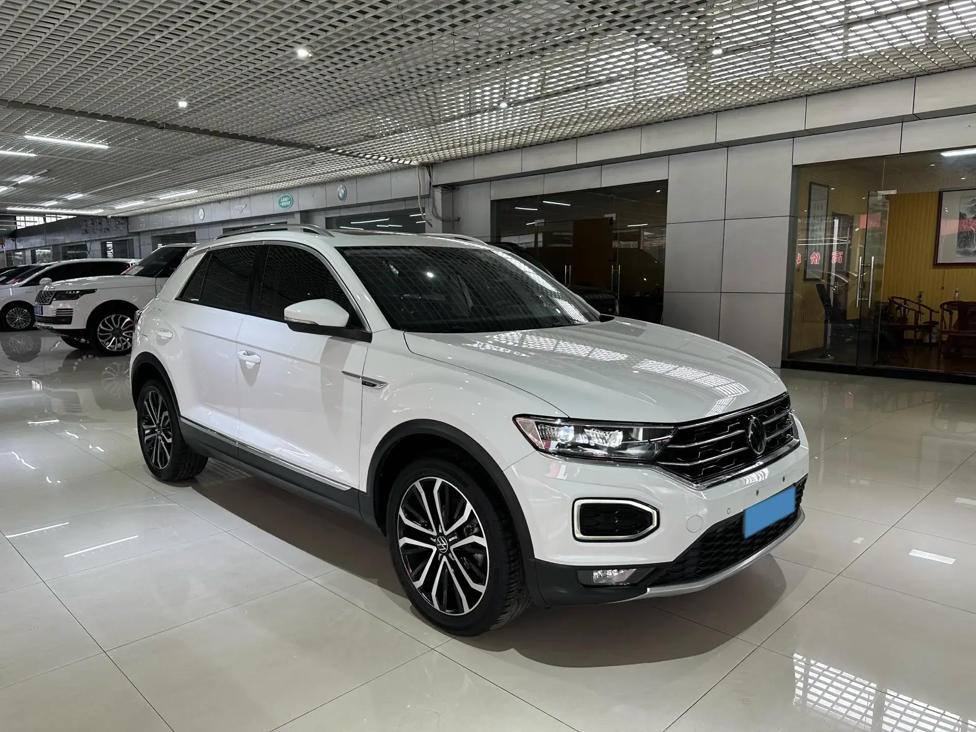 2022 VOLKSWAGEN T-ROC thumbnail 3