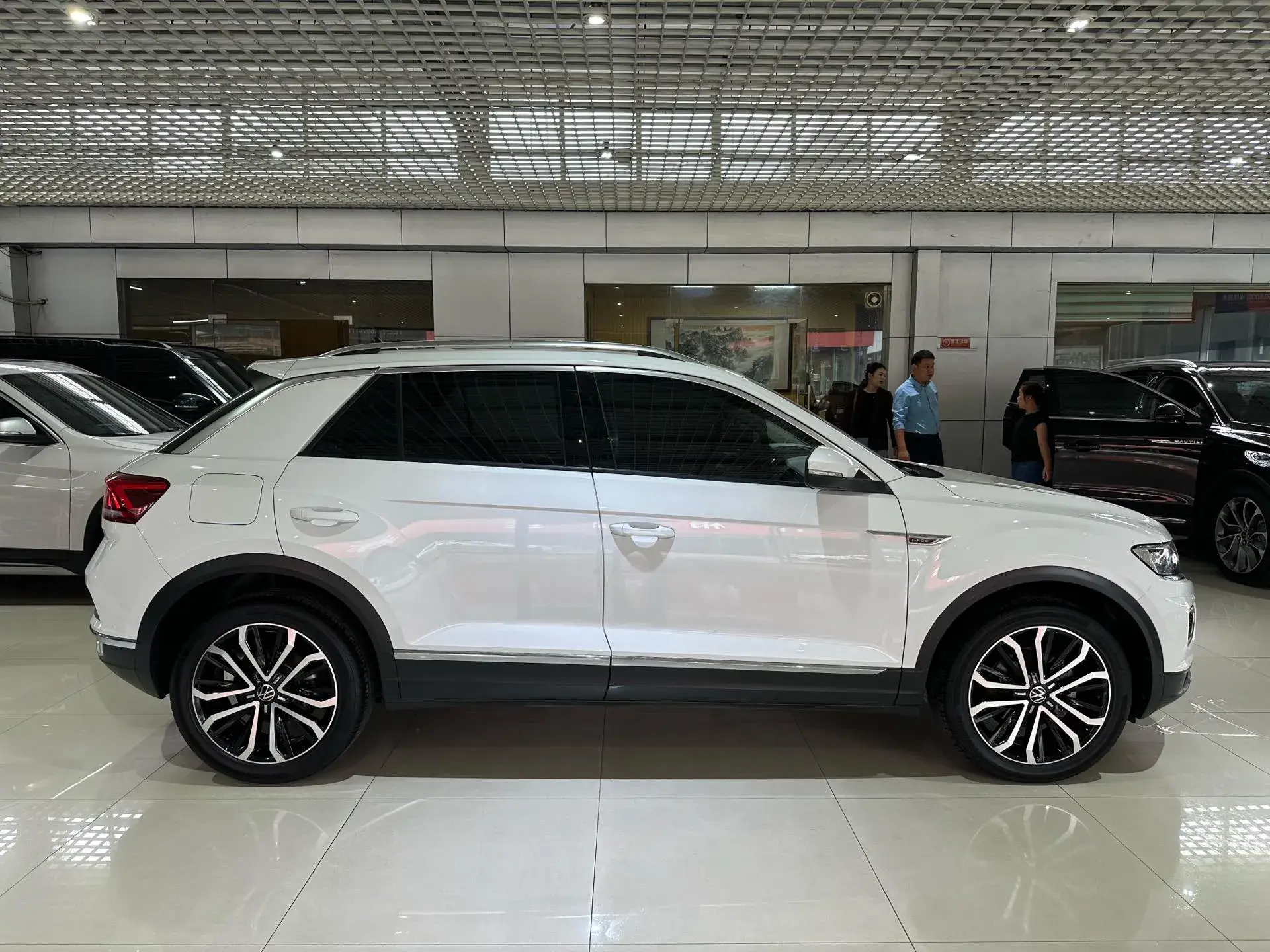 2022 VOLKSWAGEN T-ROC thumbnail 4