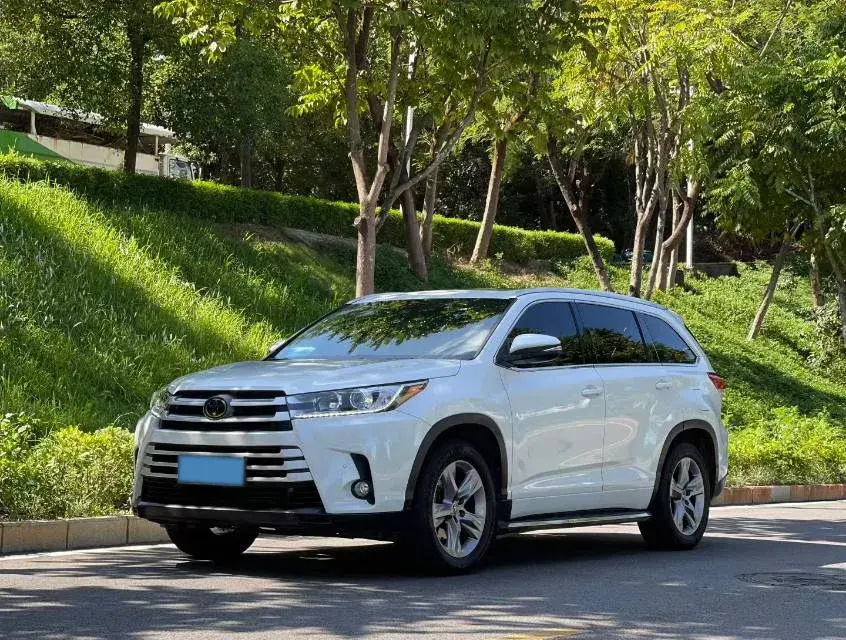 2021 TOYOTA HIGHLANDER view 1