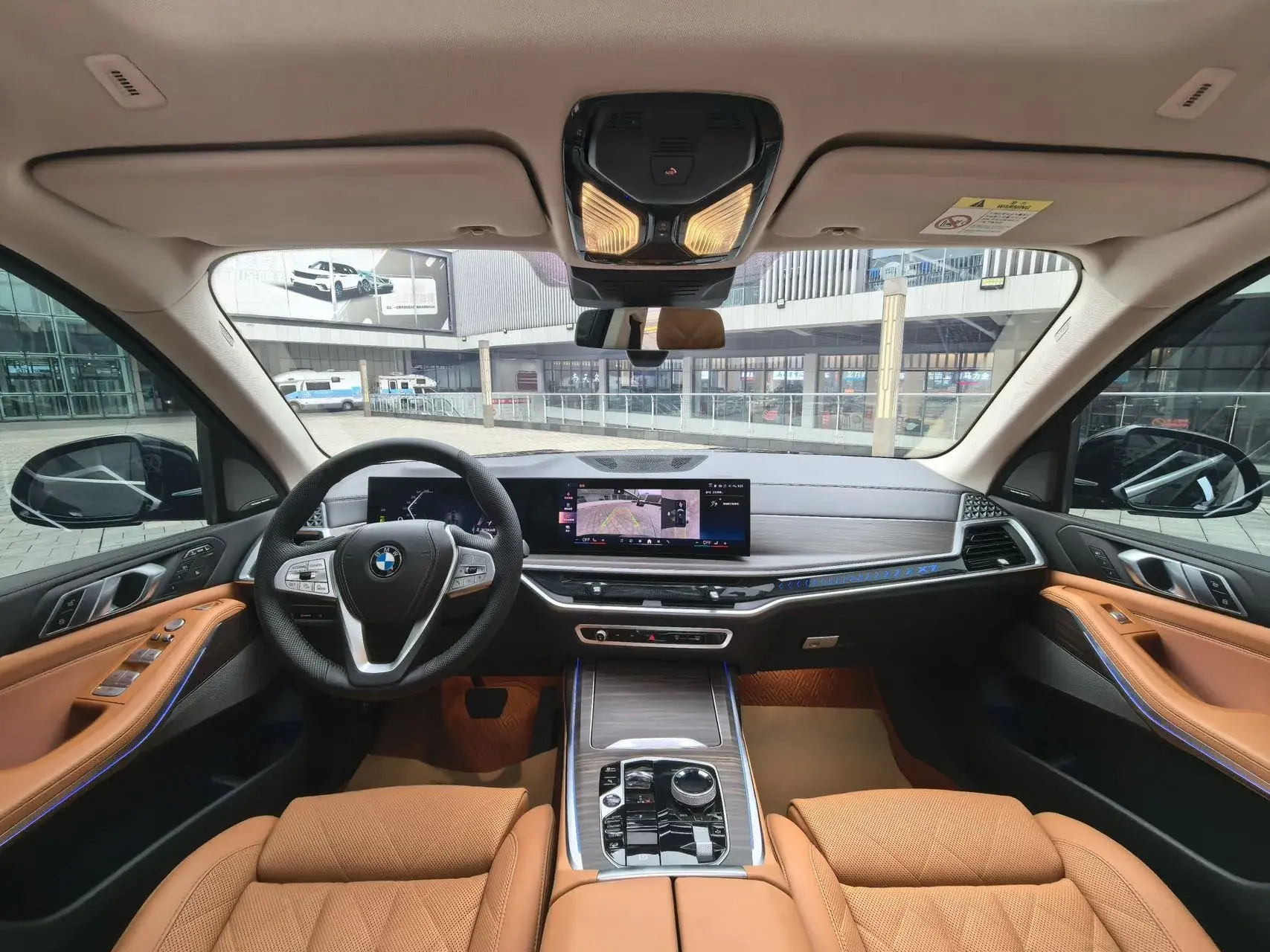 2023 BMW X7 thumbnail 4