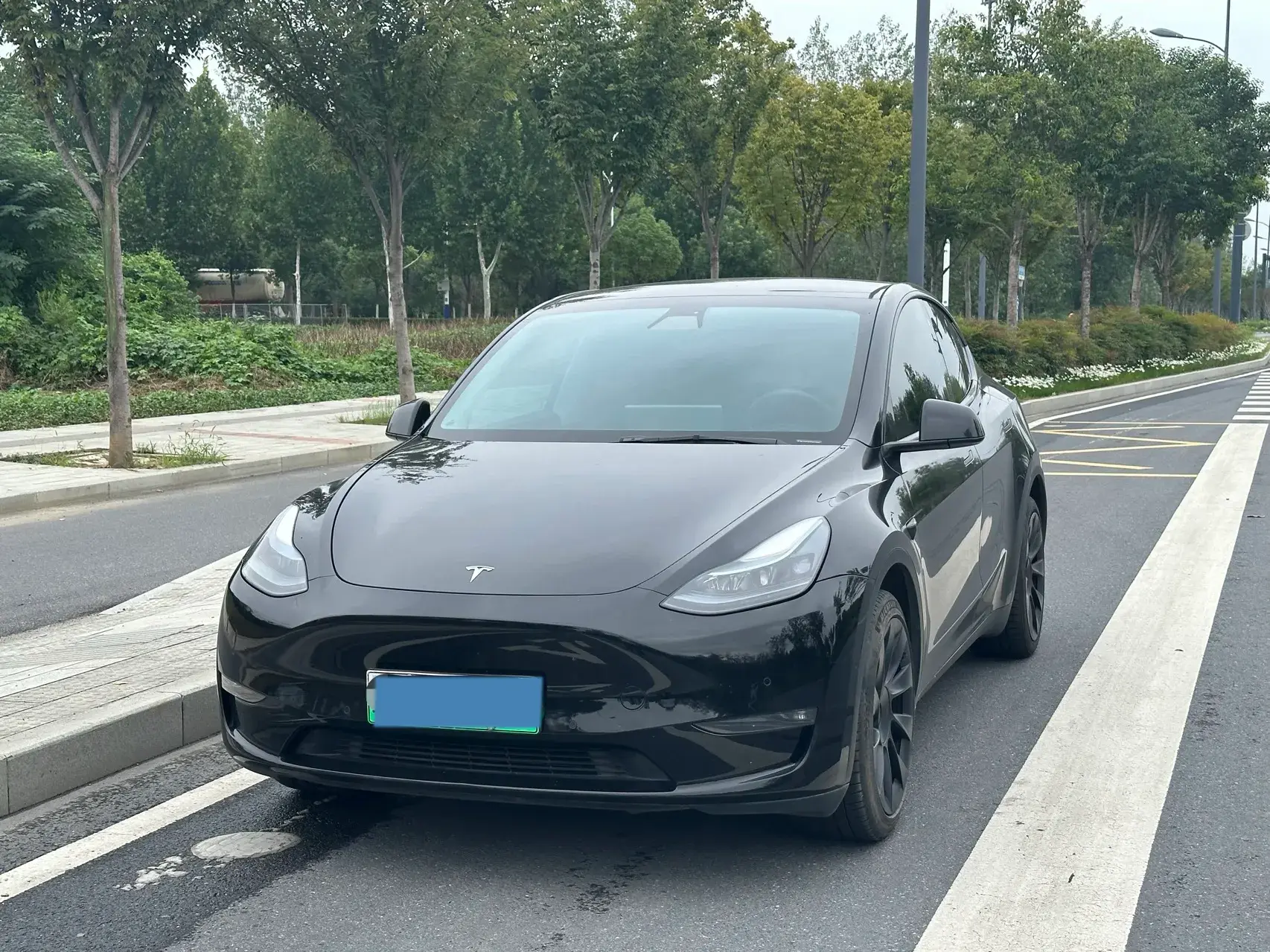 2022 TESLA MODEL view 1