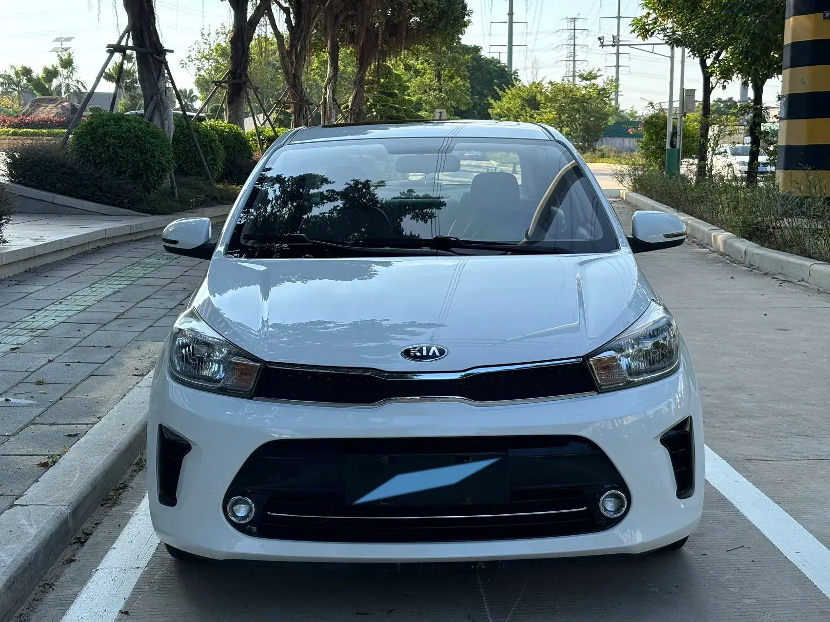 2017 KIA PEGAS thumbnail 2