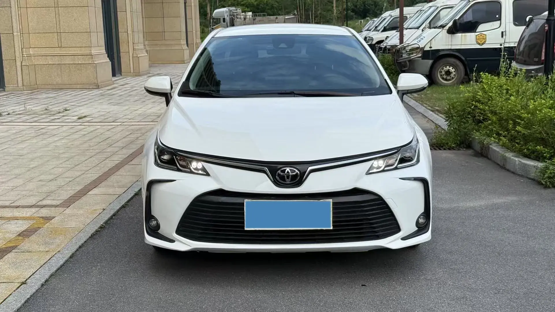 2022 TOYOTA COROLLA thumbnail 2