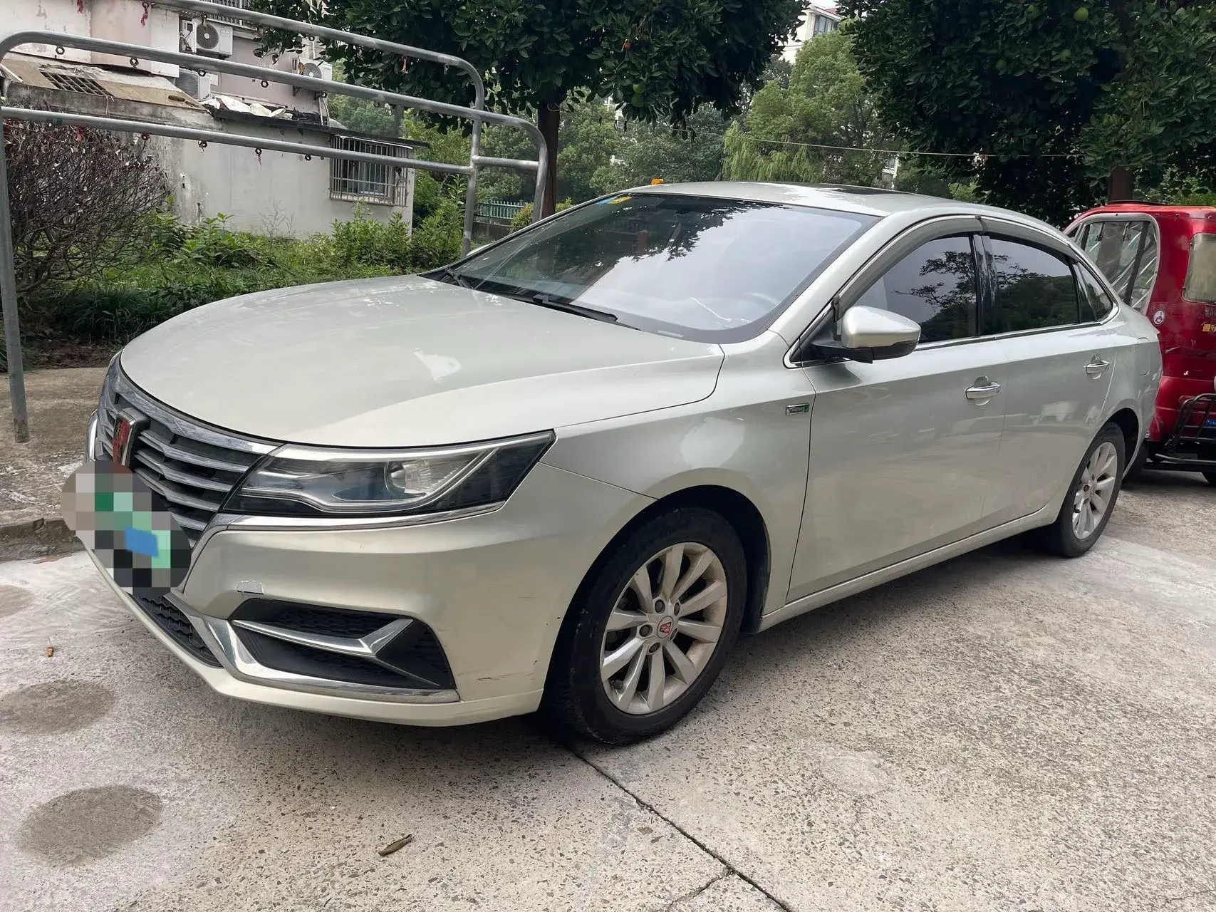 2017 ROEWE I6 view 1