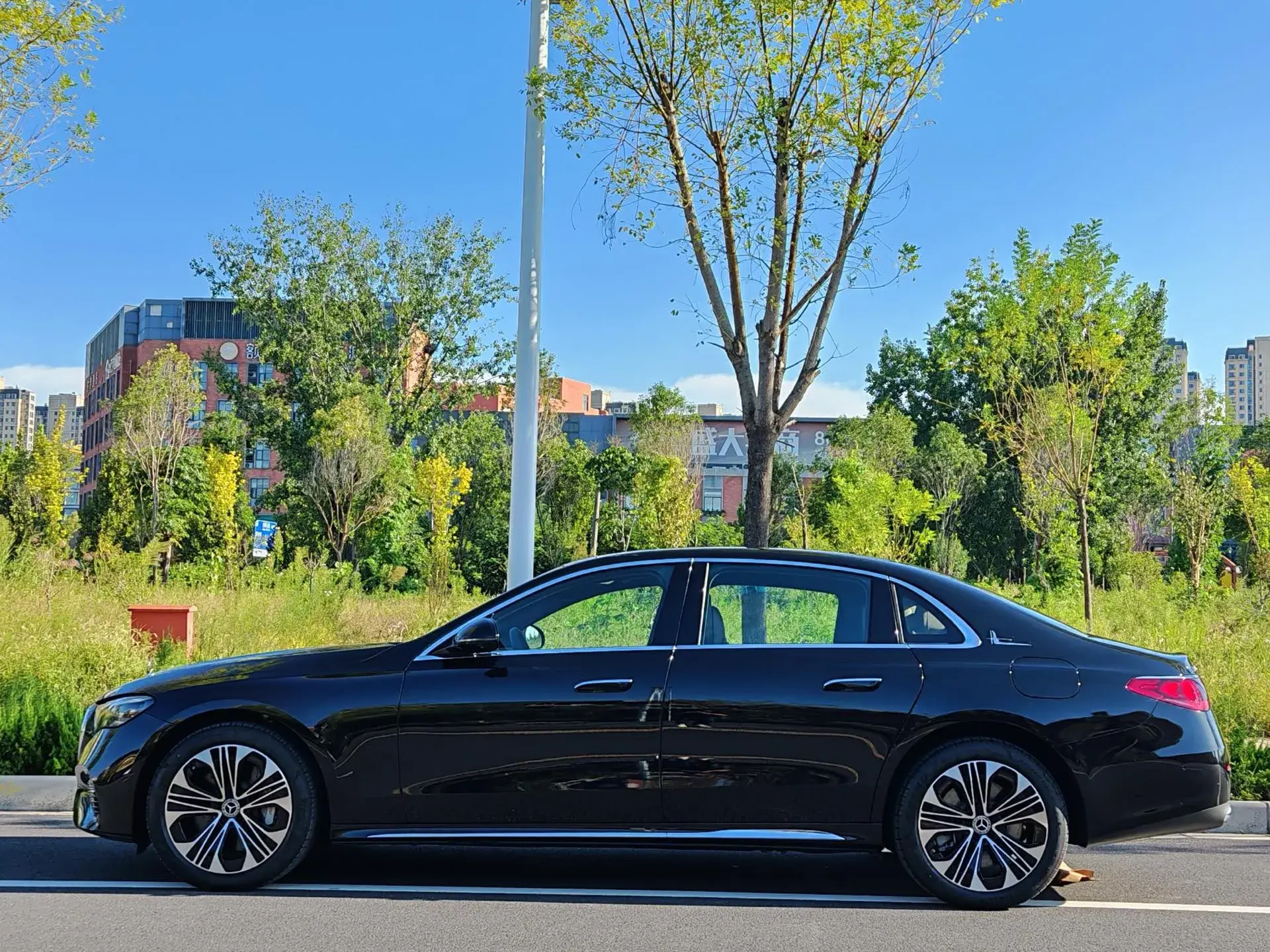 2022 MERCEDES-BENZ E thumbnail 2