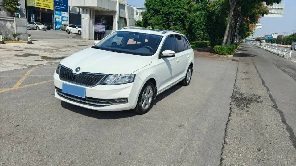 2018 Skoda Rapid Spaceback 1.6L 110HP L4 6AT