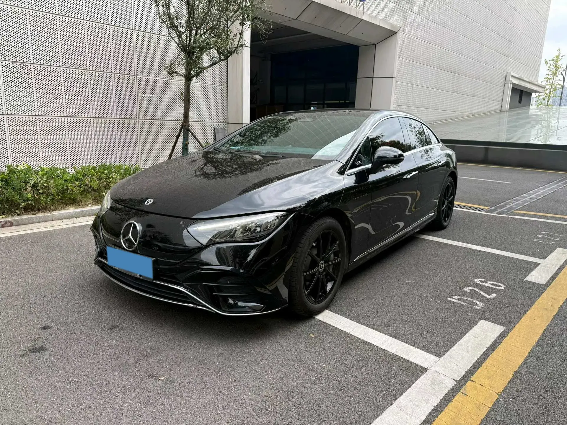 2022 MERCEDES-BENZ EQE view 1