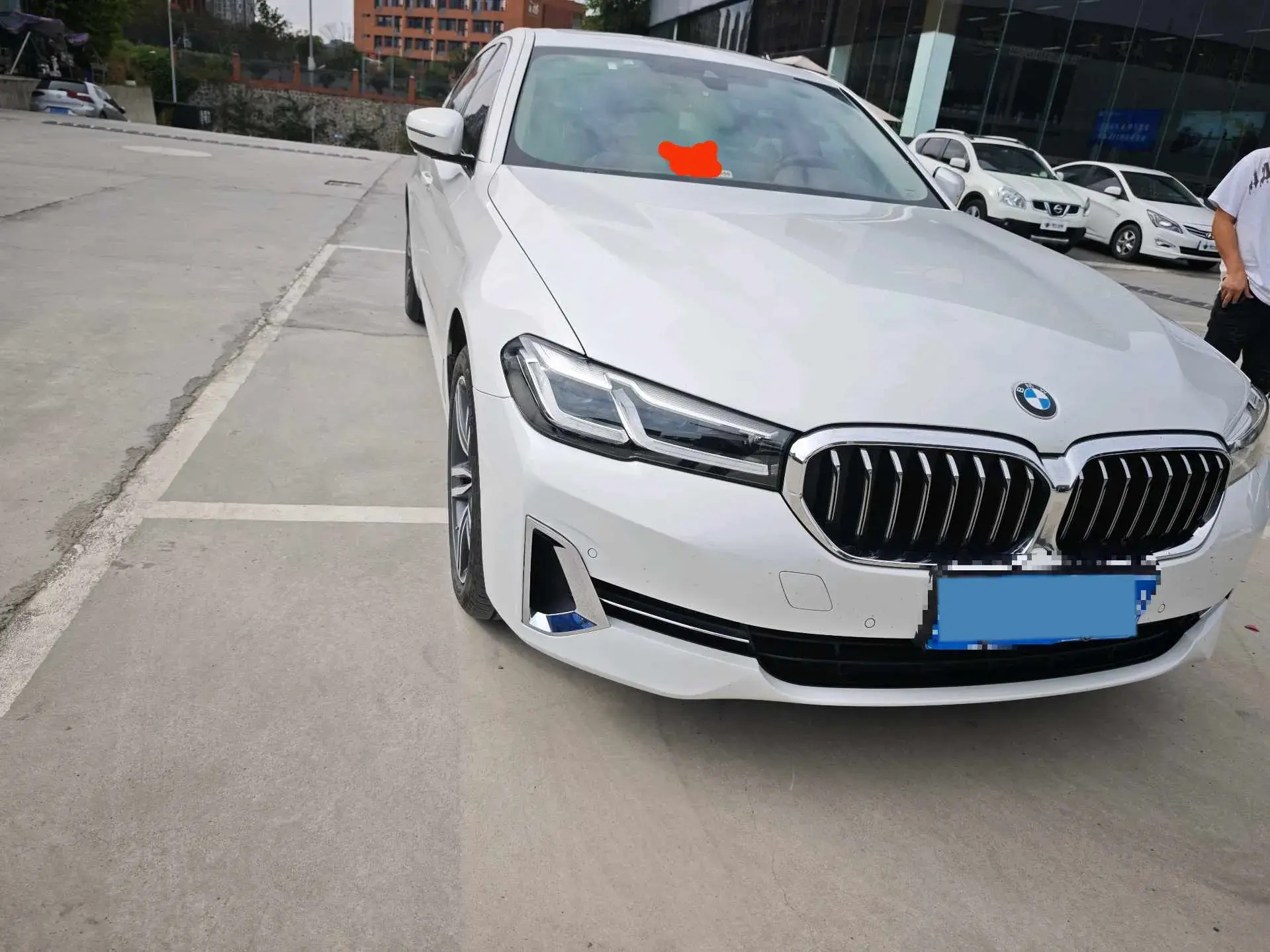 2023 BMW 5 thumbnail 3