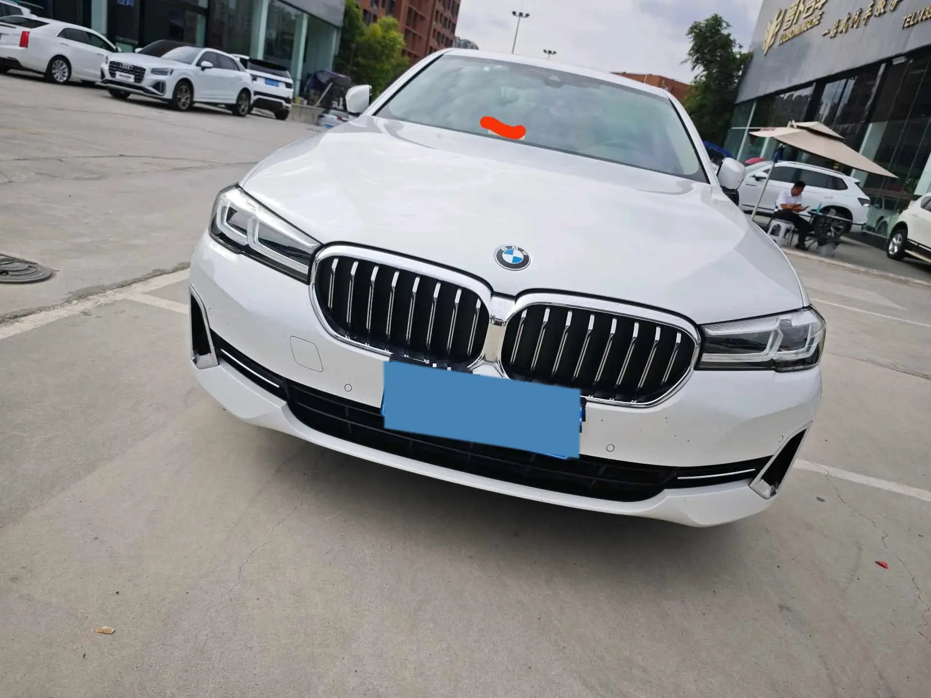 2023 BMW 5 thumbnail 2