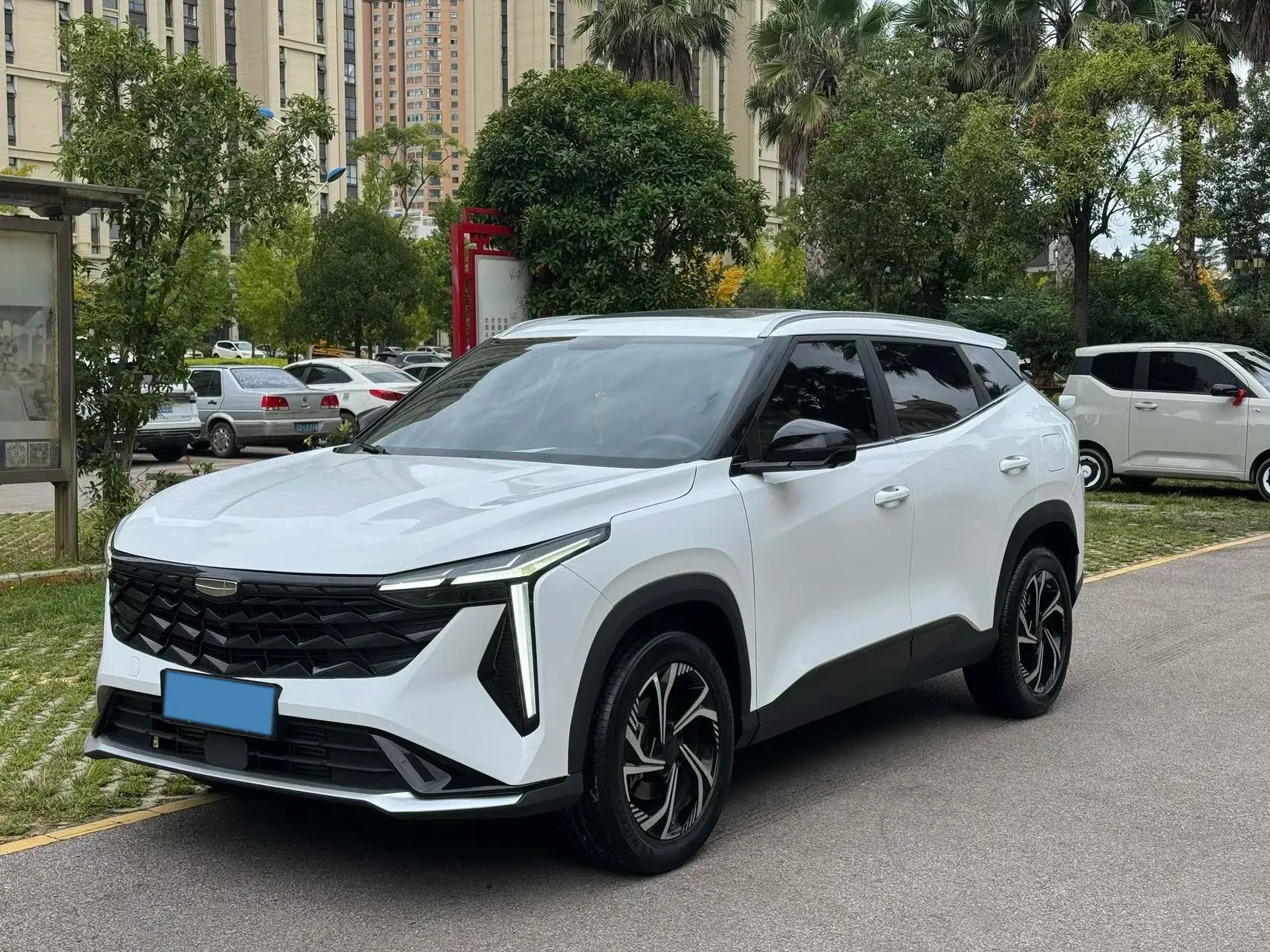 2024 GEELY AZKARRA view 1