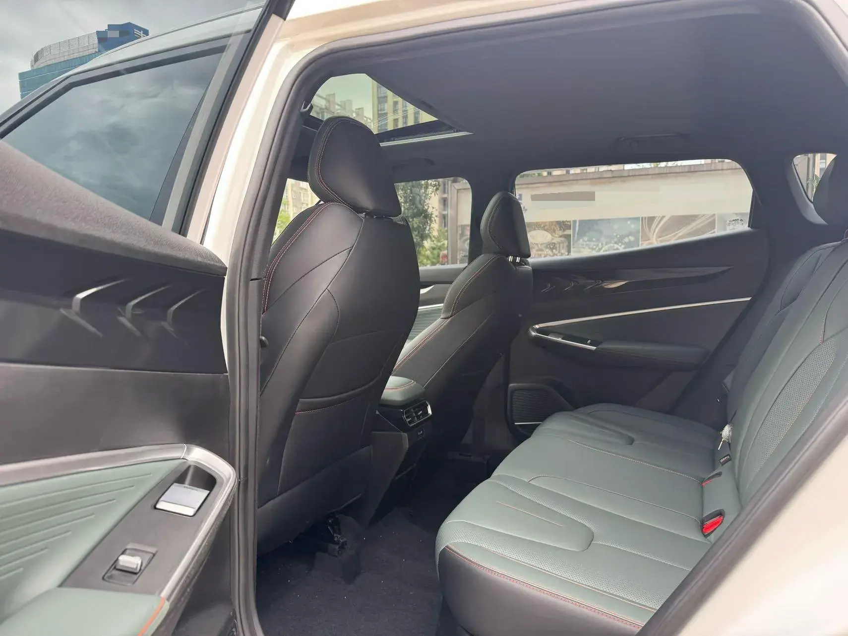 2024 GEELY AZKARRA thumbnail 4