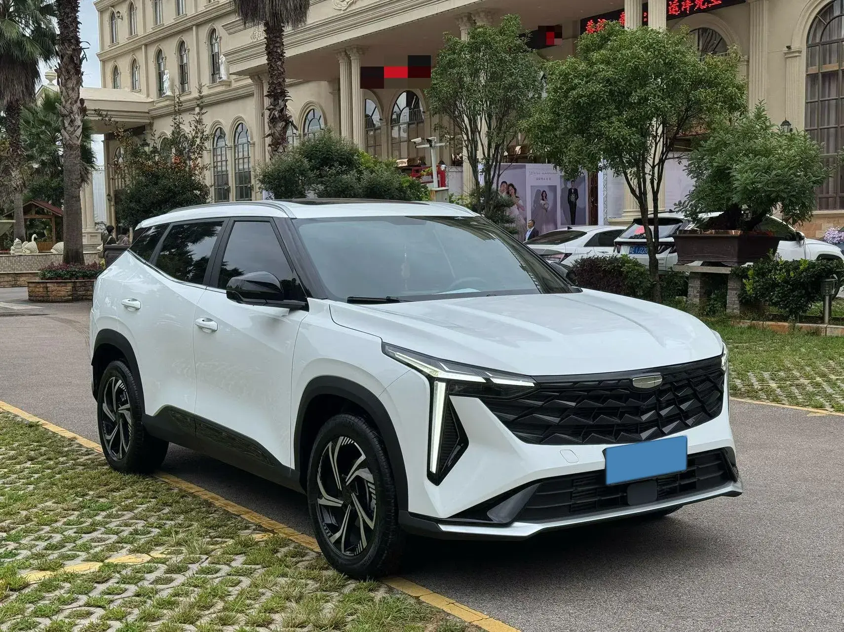 2024 GEELY AZKARRA thumbnail 3