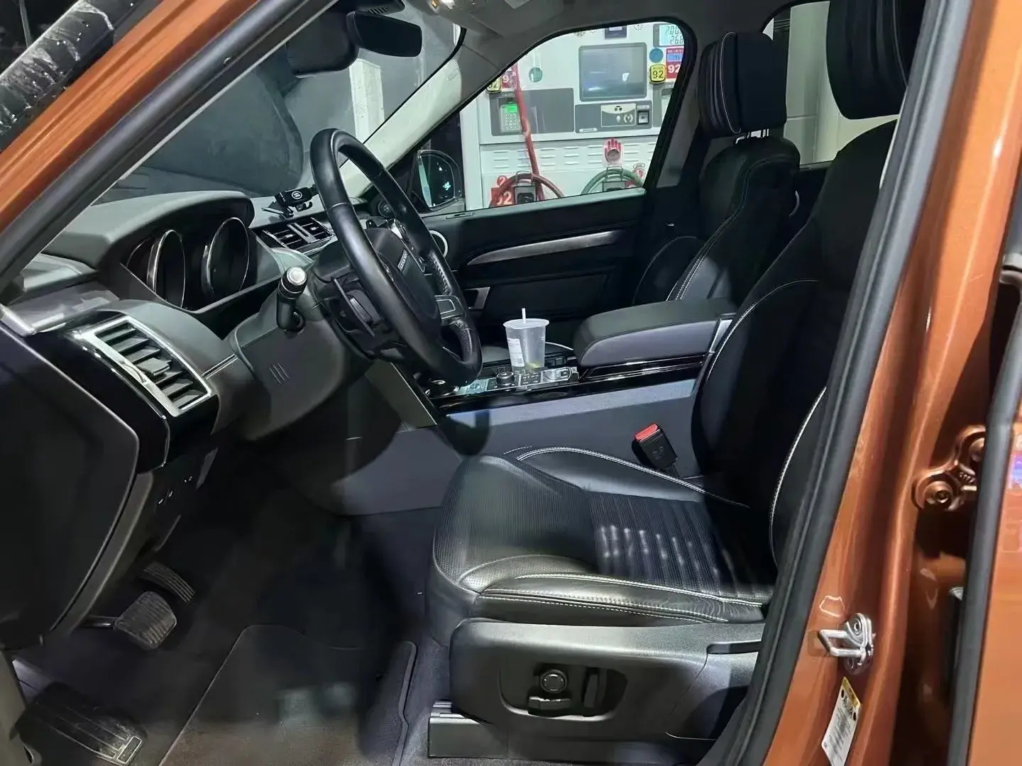 2017 LAND ROVER thumbnail 4