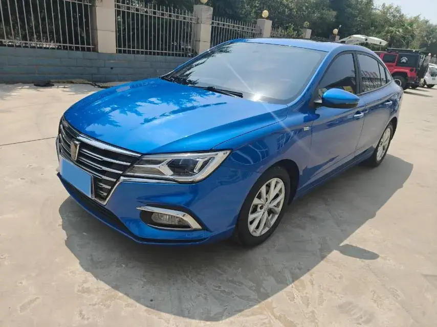 2019 ROEWE I5 view 1