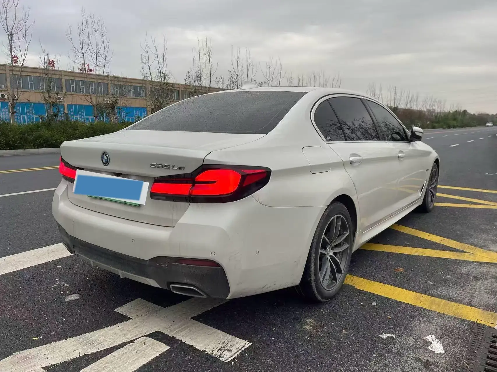 2022 BMW 5 thumbnail 4