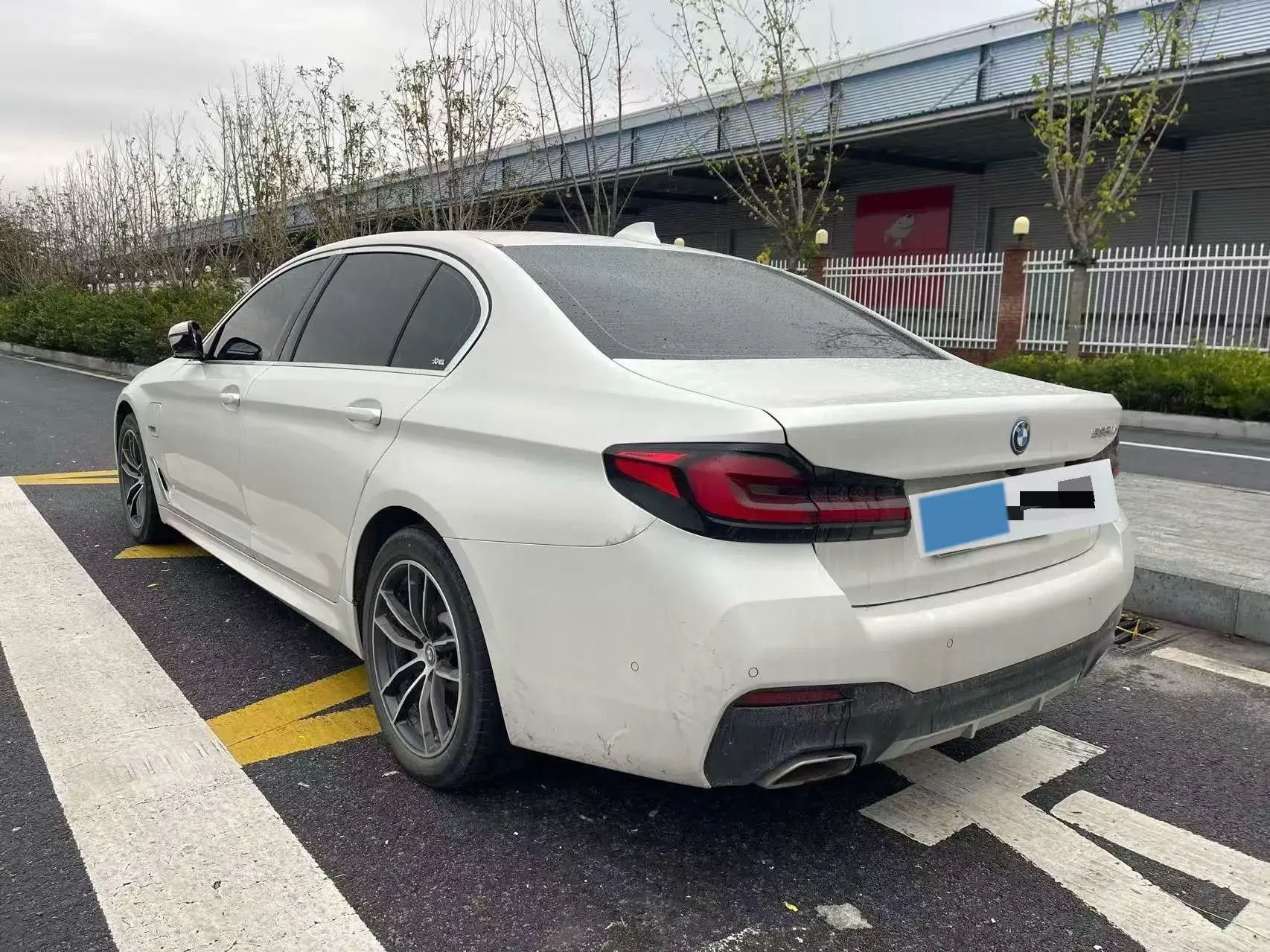 2022 BMW 5 thumbnail 3
