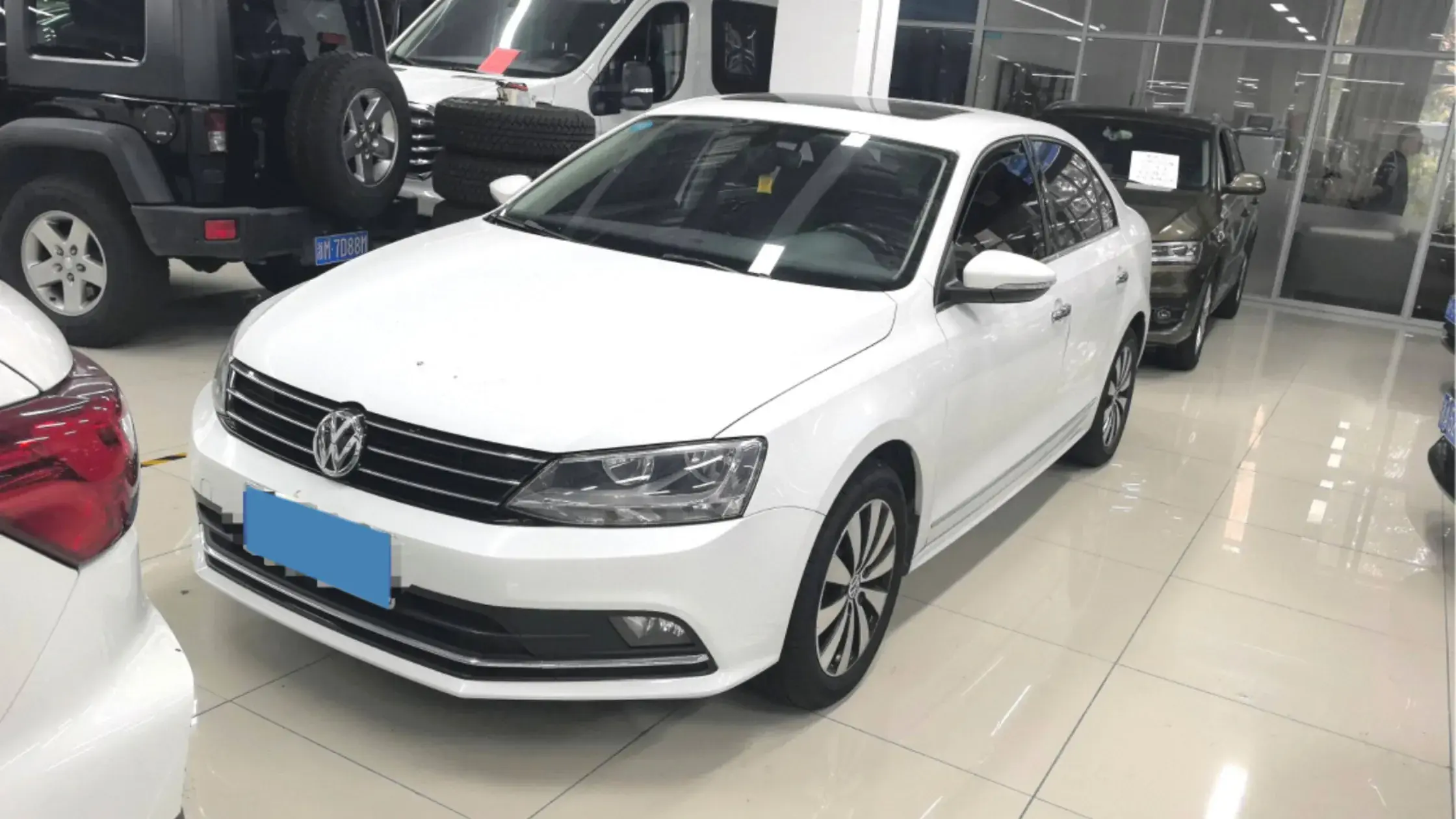 2018 VOLKSWAGEN SAGITAR view 1