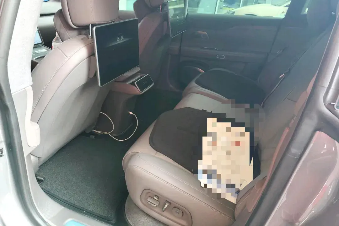 2024 NIO ET7 thumbnail 4