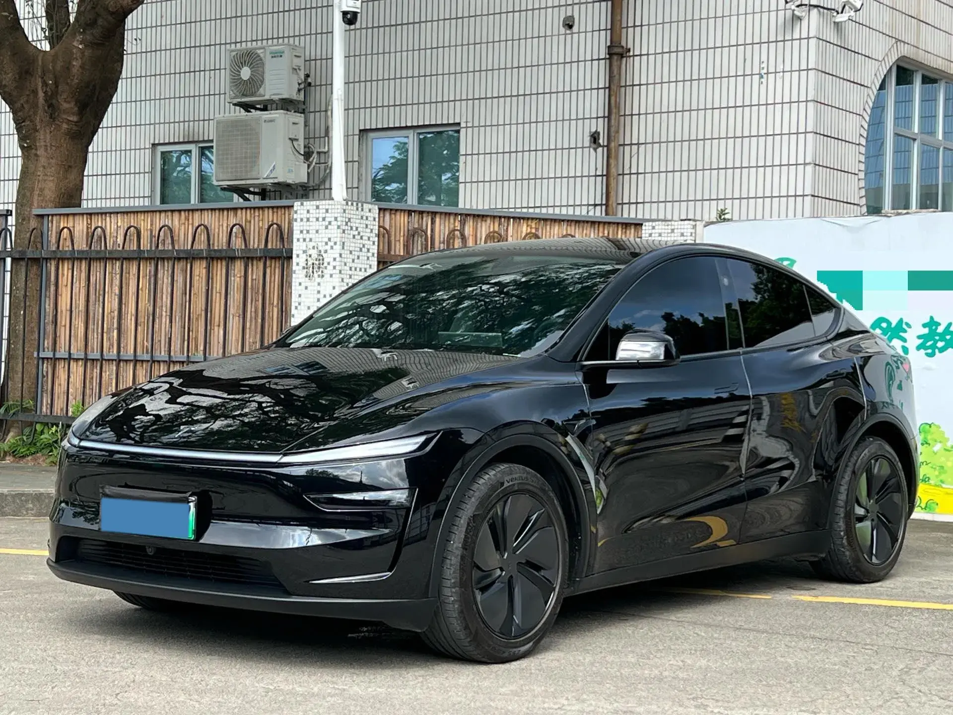 2025 TESLA MODEL view 1