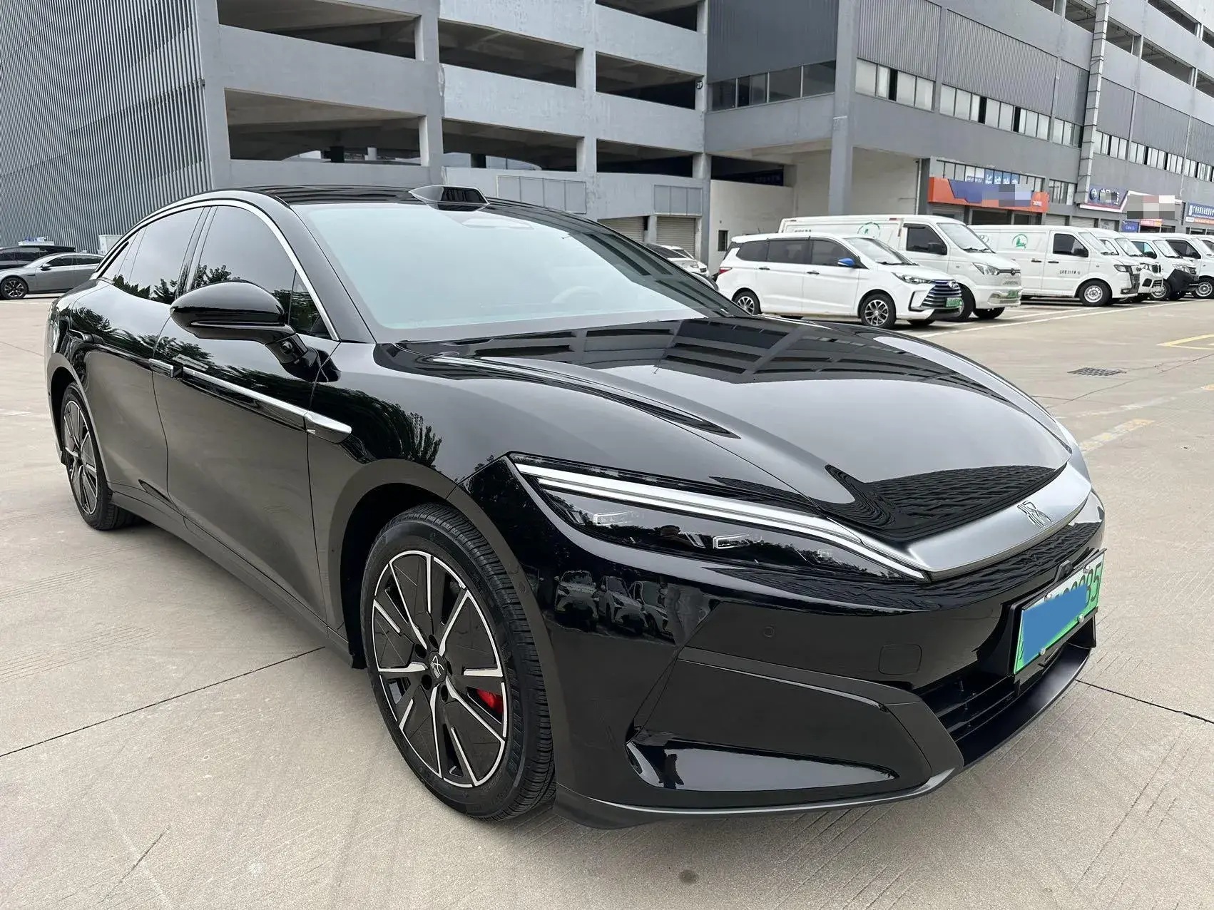 2025 BYD HANL thumbnail 3