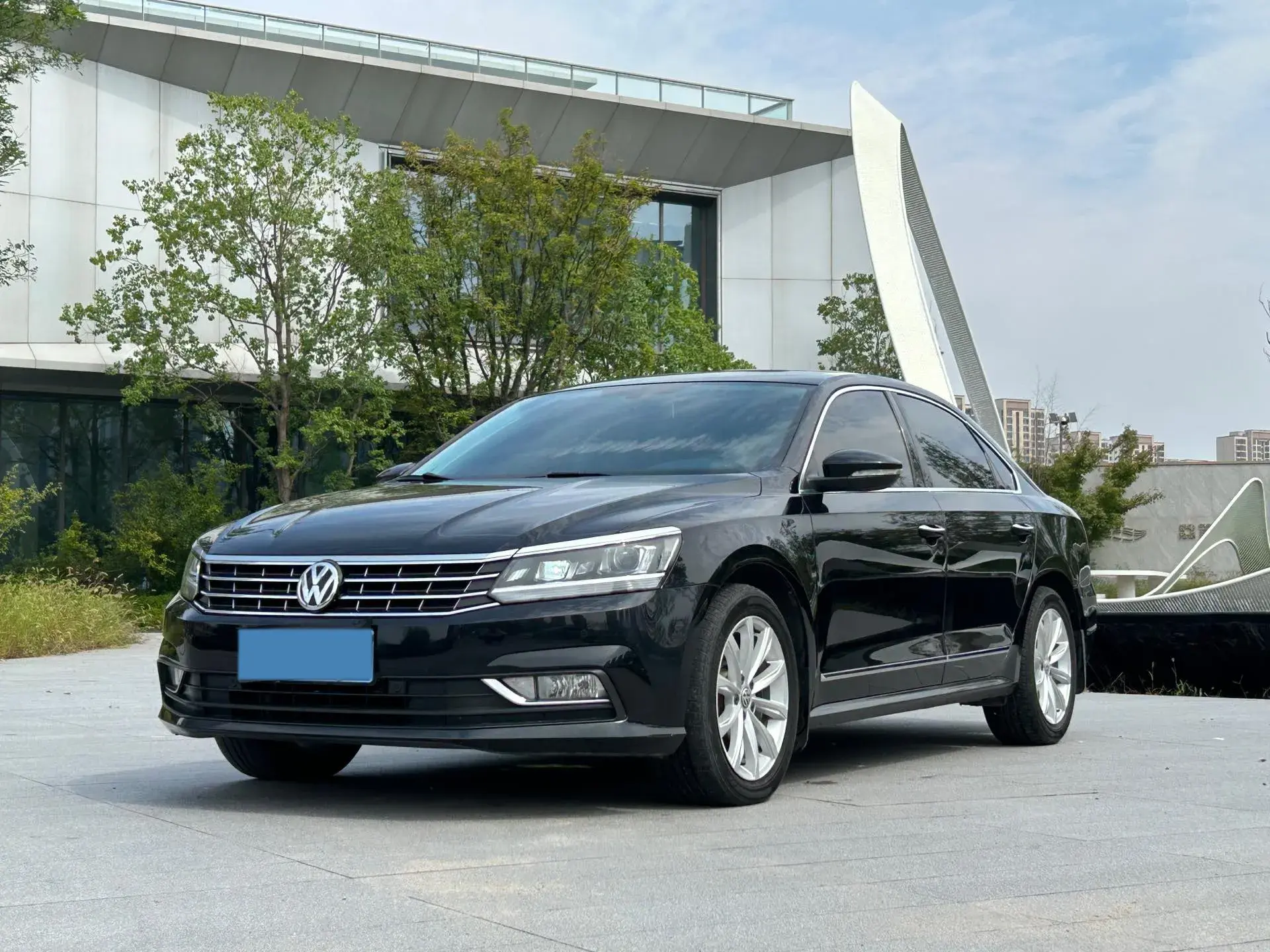 2017 VOLKSWAGEN PASSAT view 1