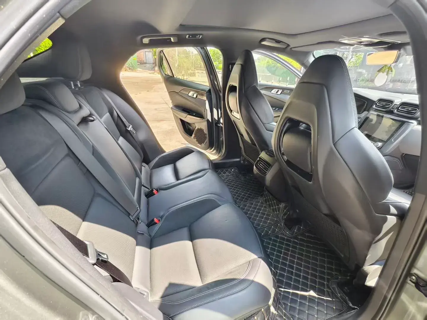 2022 LYNK&CO 03 thumbnail 4