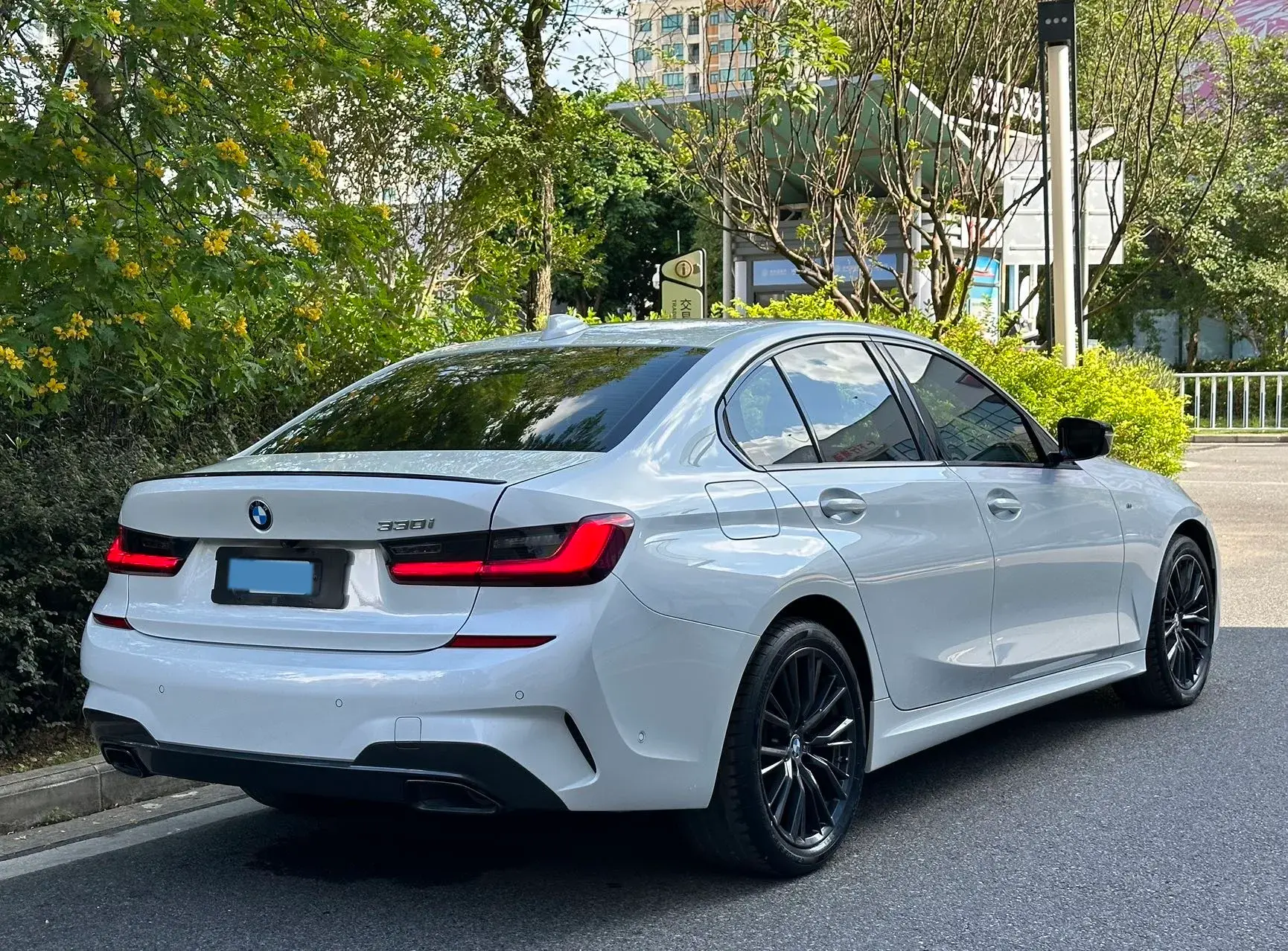 2021 BMW 3 thumbnail 3