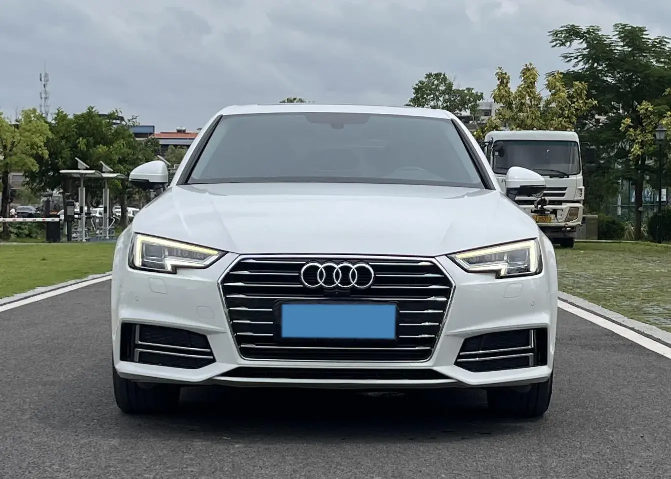 2019 AUDI A4L thumbnail 3