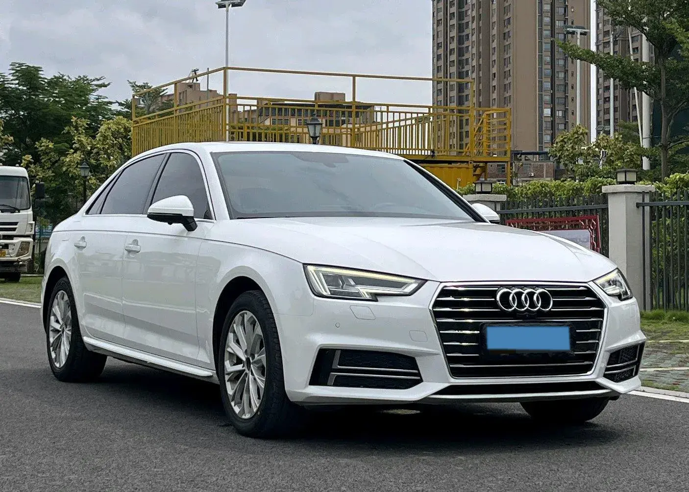 2019 AUDI A4L thumbnail 2