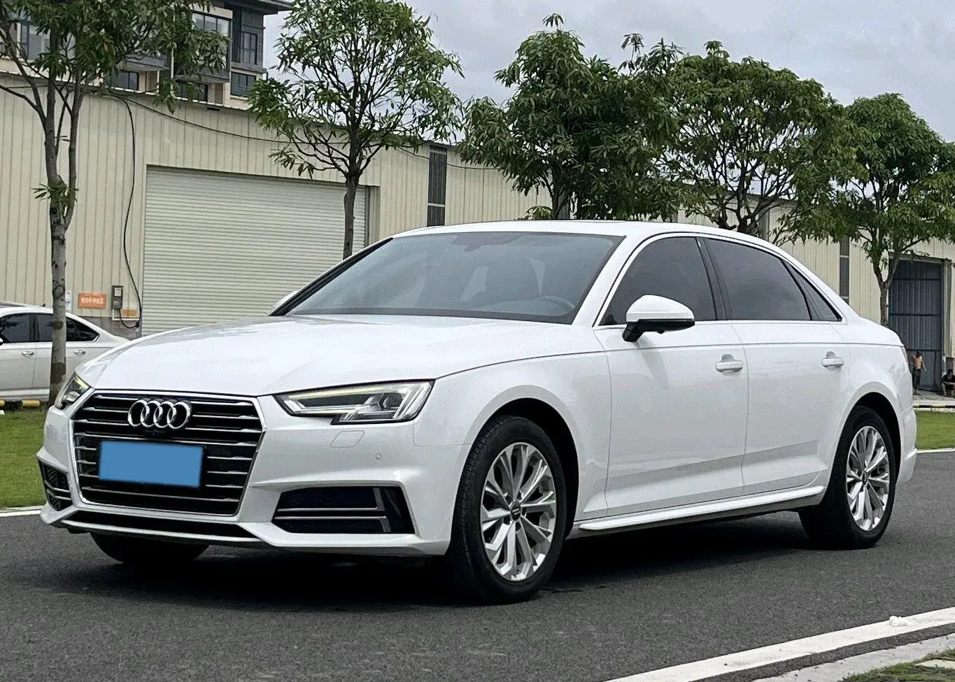 2019 AUDI A4L view 1