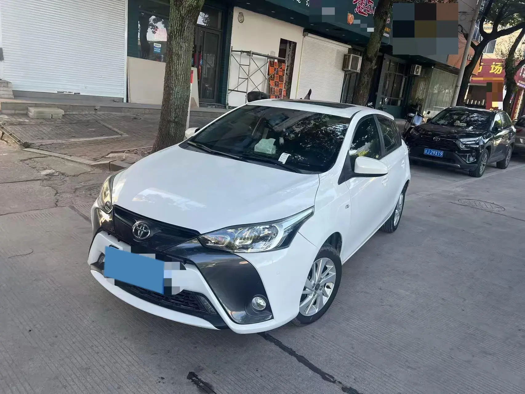 2017 TOYOTA YARIS view 1