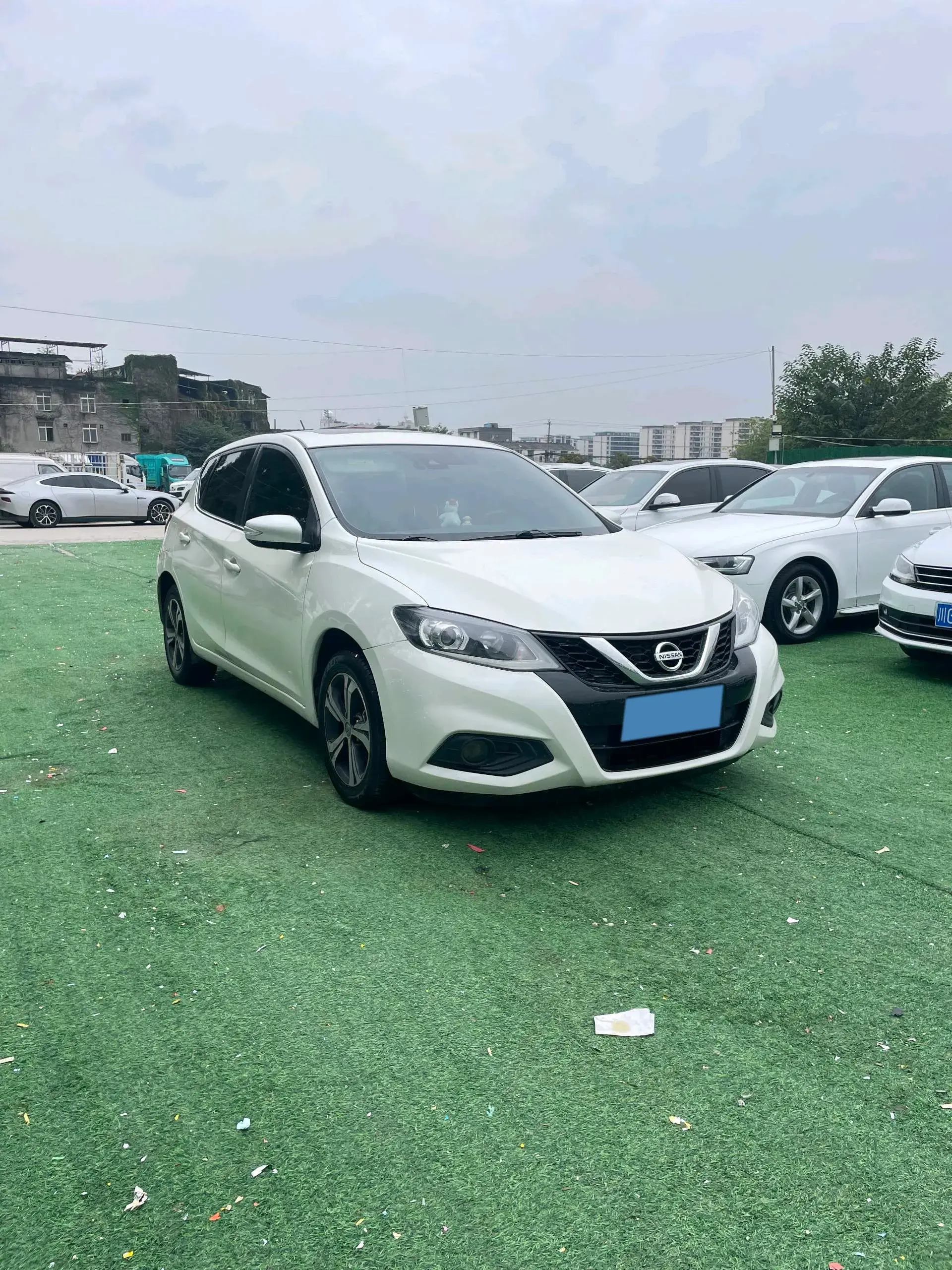 2020 NISSAN TIIDA thumbnail 3