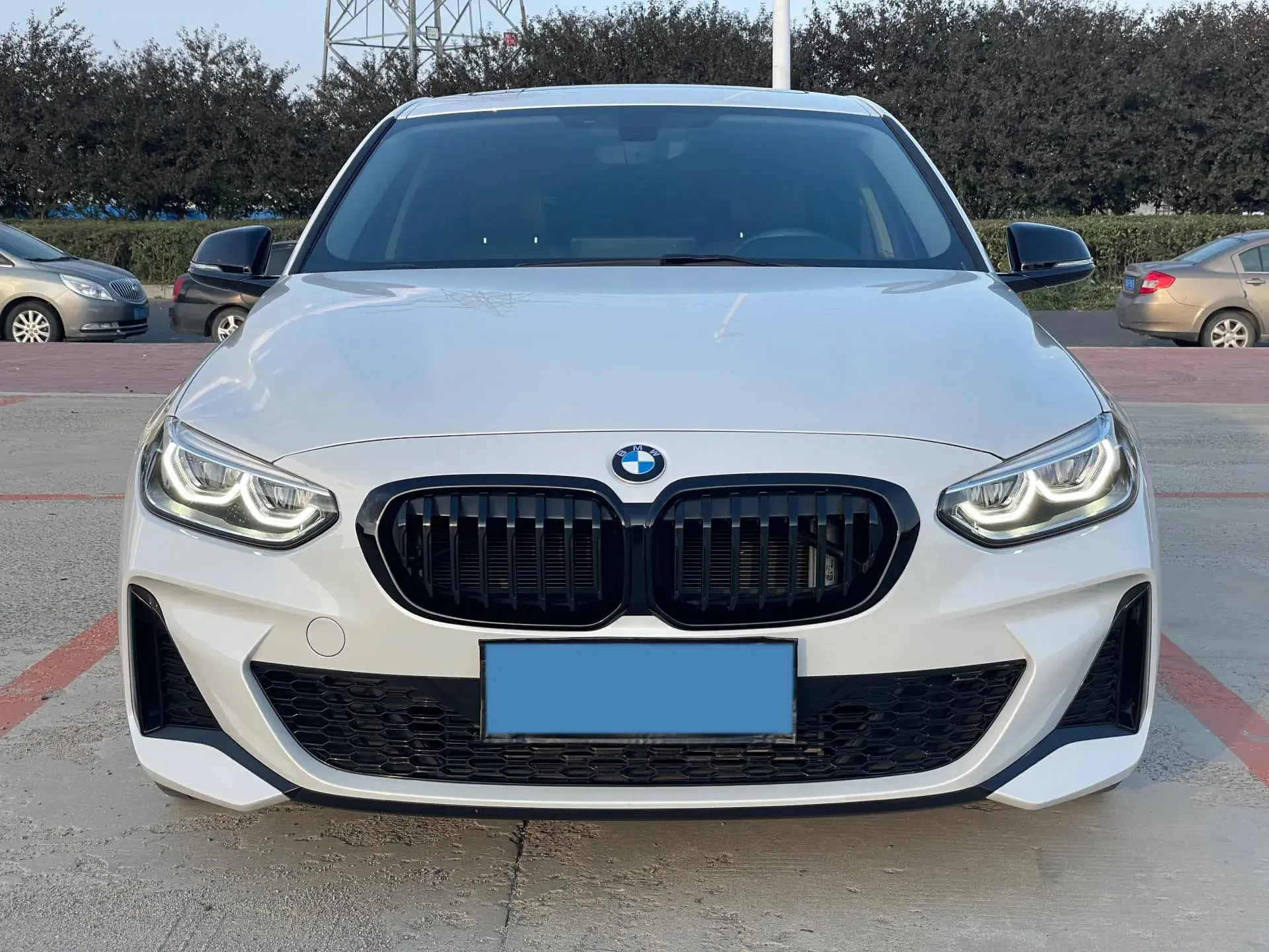 2022 BMW 1 thumbnail 2