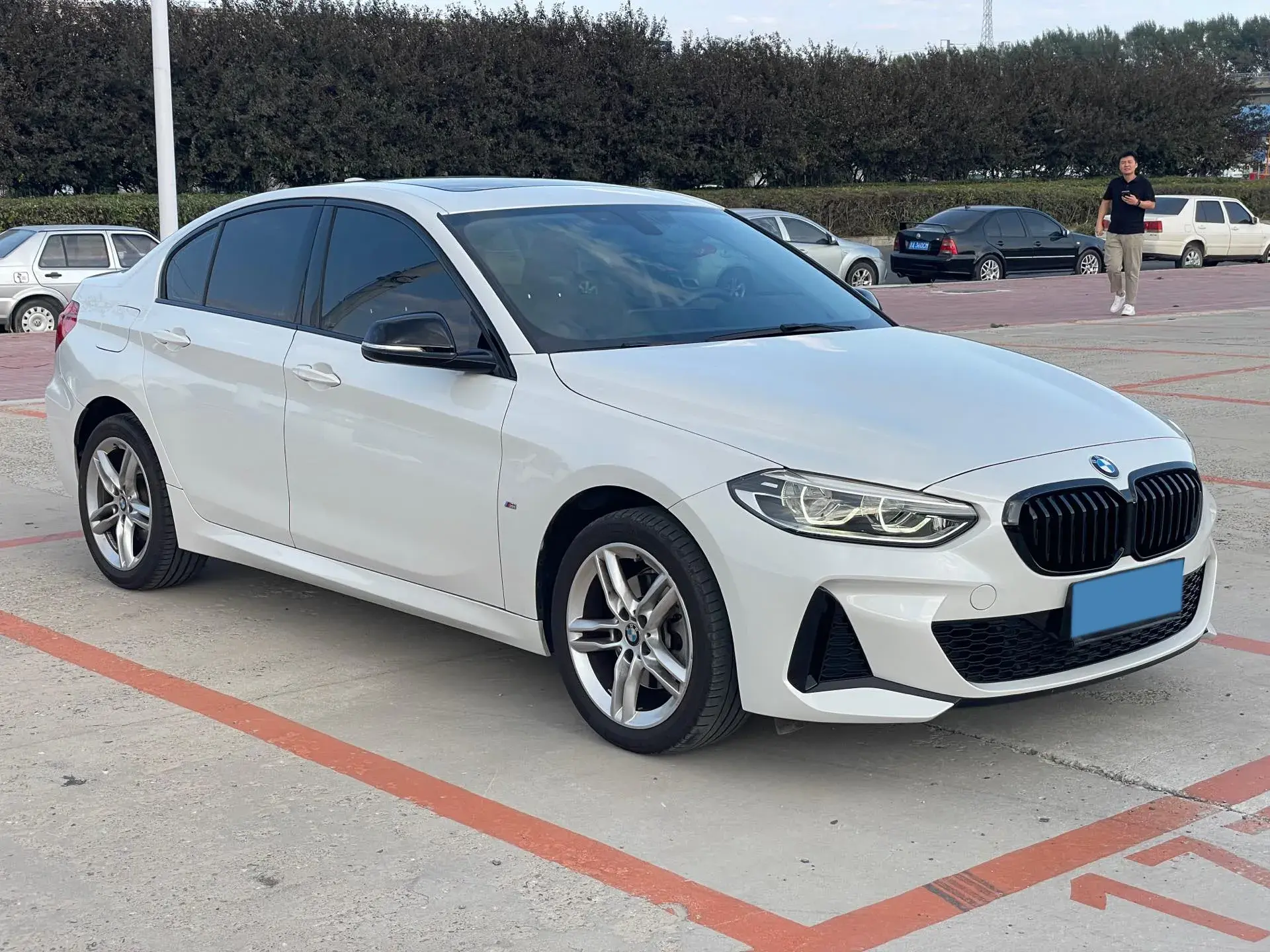 2022 BMW 1 thumbnail 3