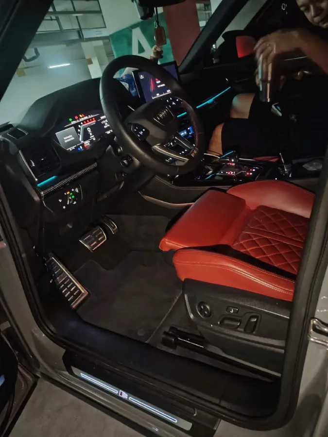 2021 Audi SQ5 3.0T 354HP V6 8AT,autocango,china used car exporter,china ev exporter,chinese used car exporter,chinese used ev exporter