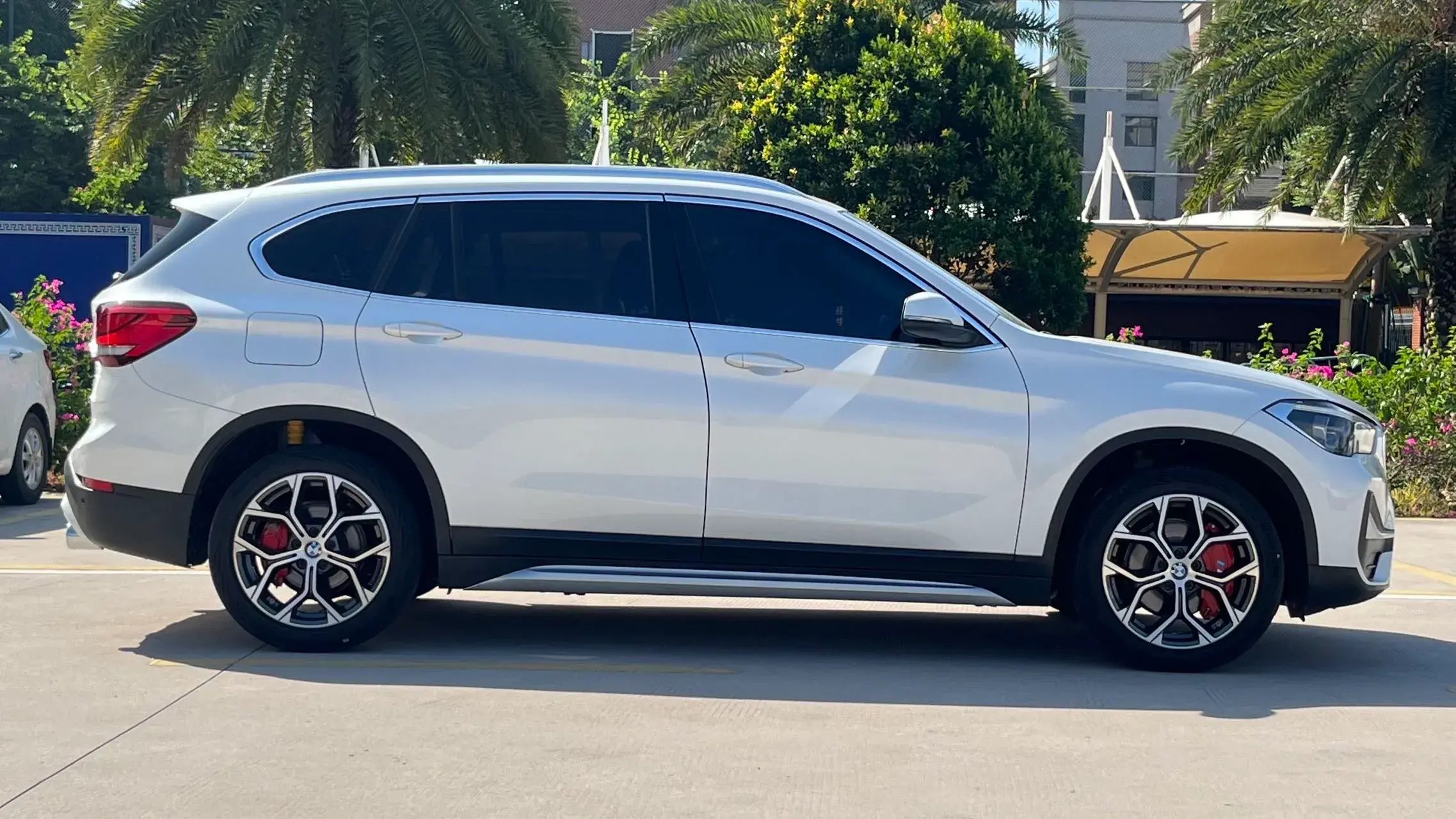 2020 BMW X1 thumbnail 4