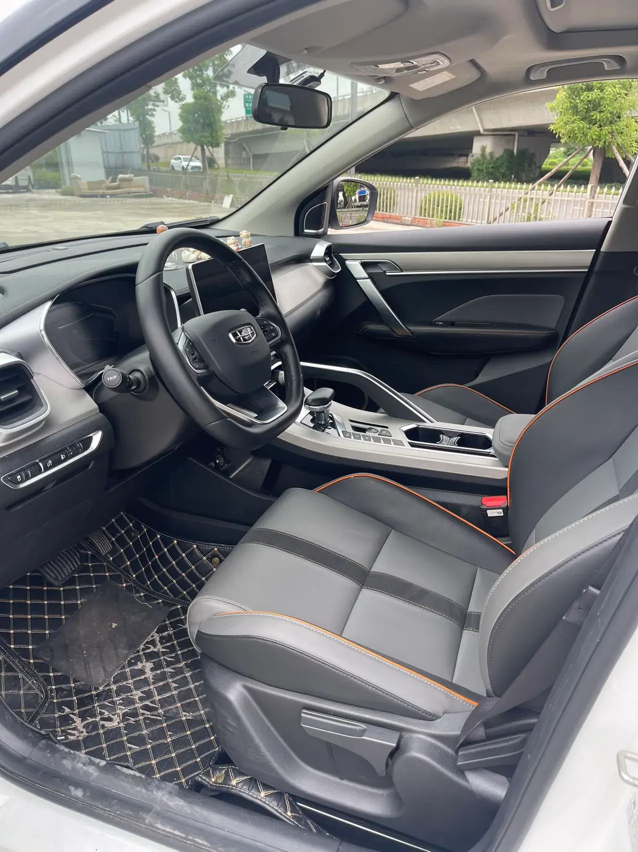 2023 GEELY COOLRAY thumbnail 4