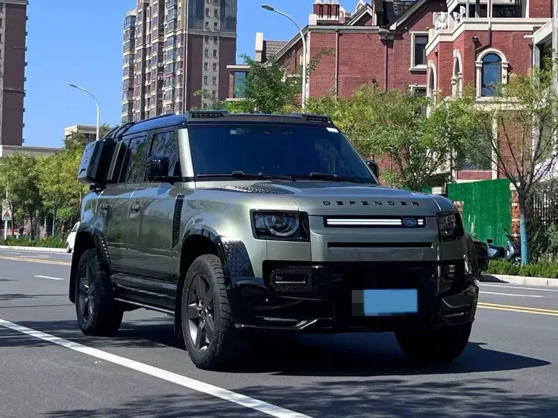 2023 LAND ROVER thumbnail 3