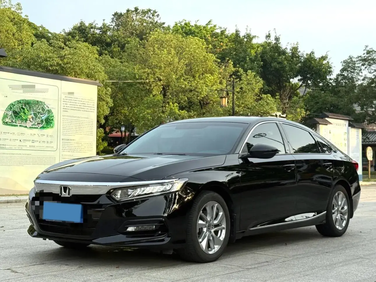 2018 HONDA ACCORD view 1