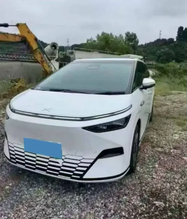 2024 XPENG X9 view 1