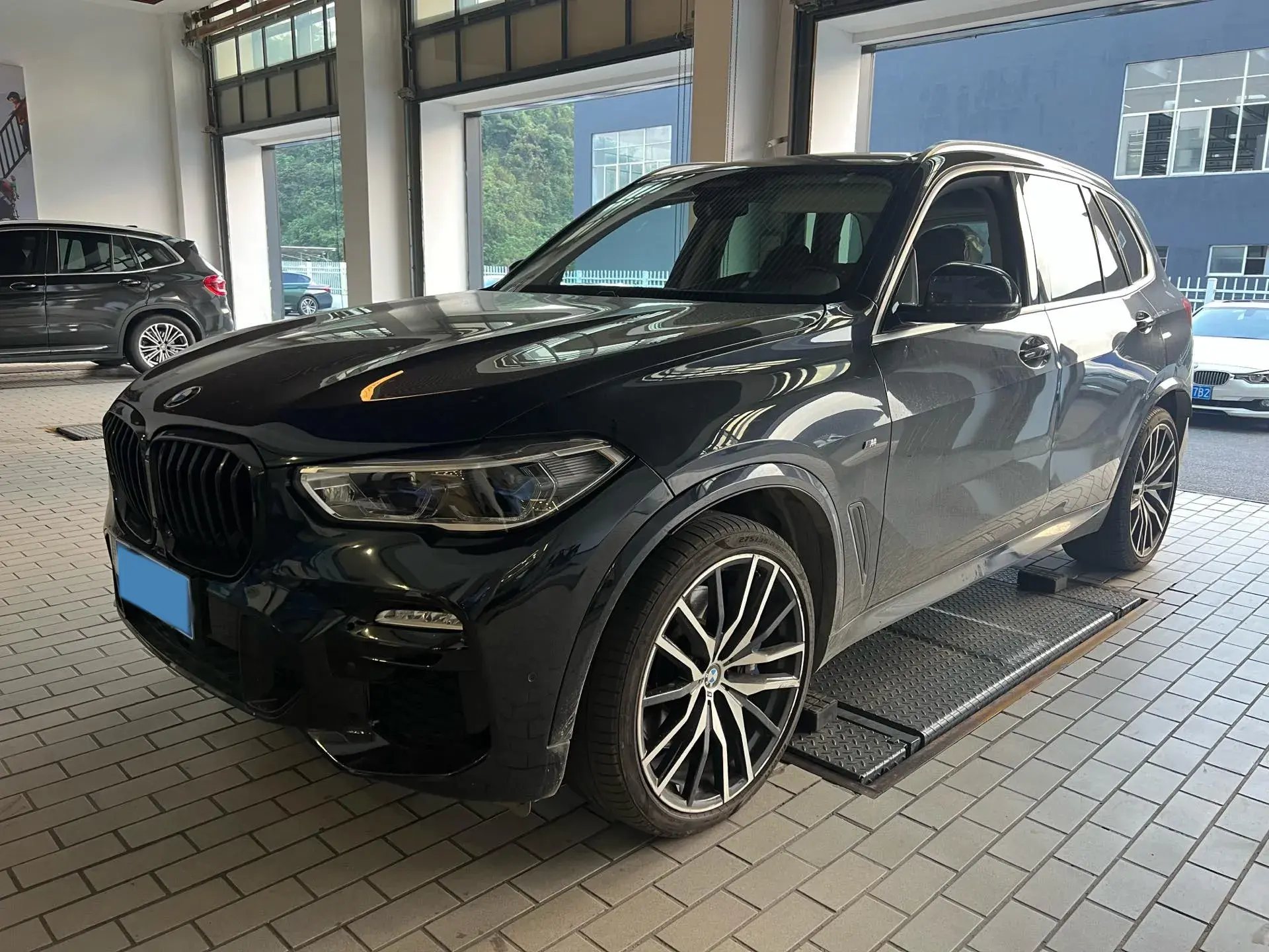 2020 BMW X5 view 1