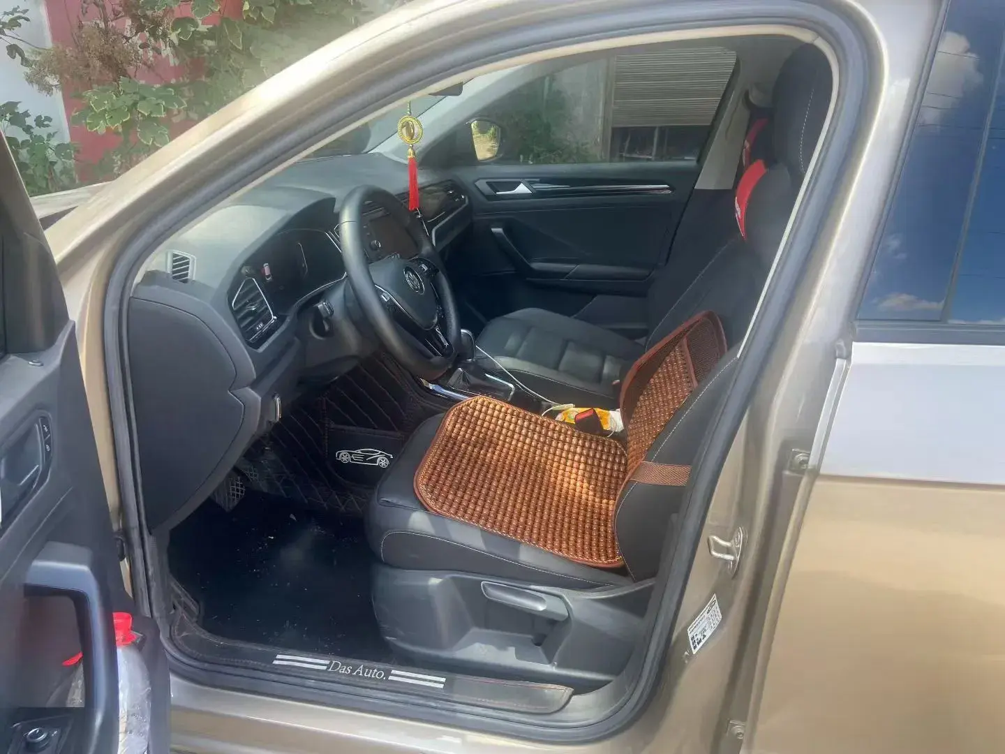 2020 VOLKSWAGEN T-ROC thumbnail 3