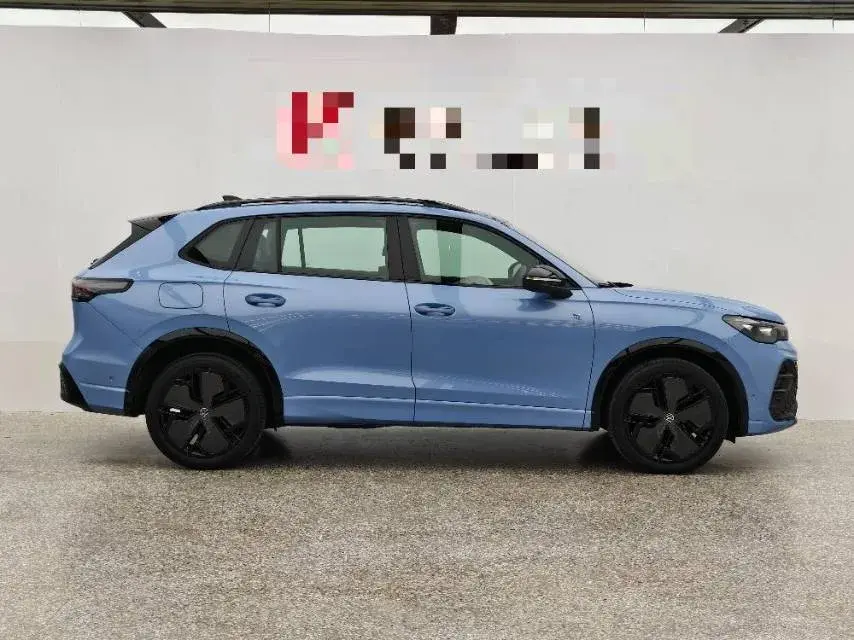 2024 VOLKSWAGEN TIGUAN thumbnail 3