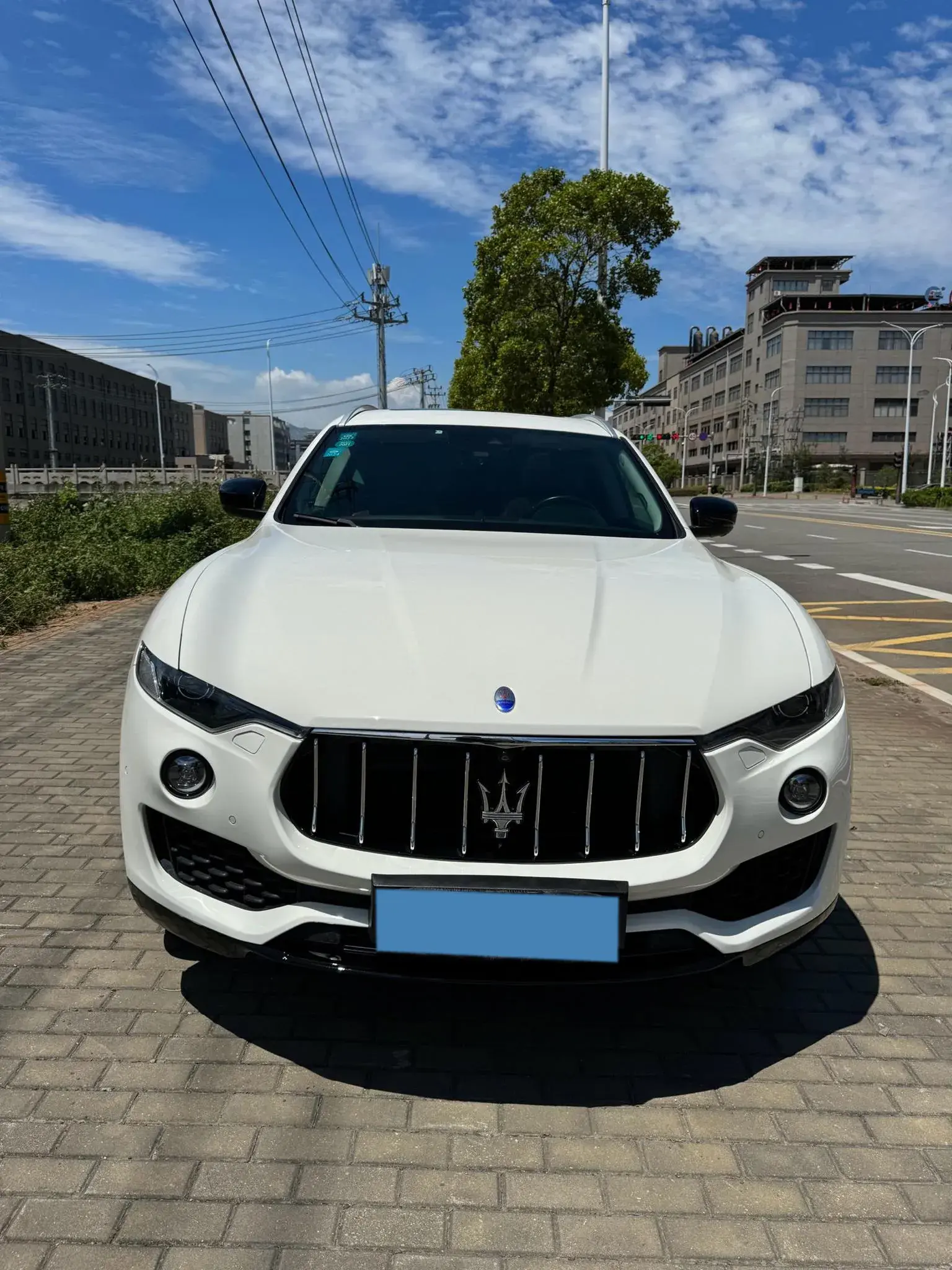 2016 MASERATI LEVANTE thumbnail 3