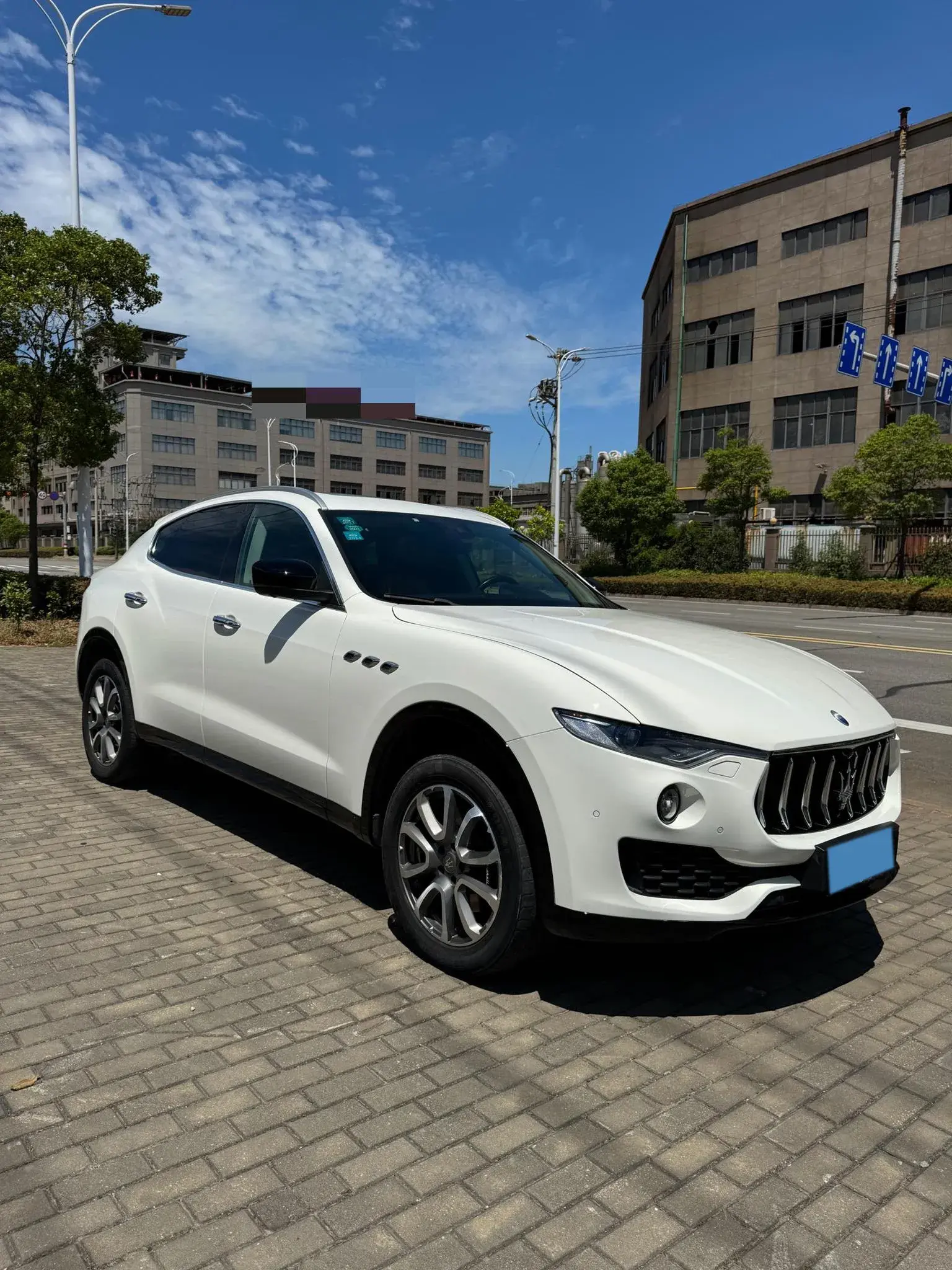 2016 MASERATI LEVANTE thumbnail 2