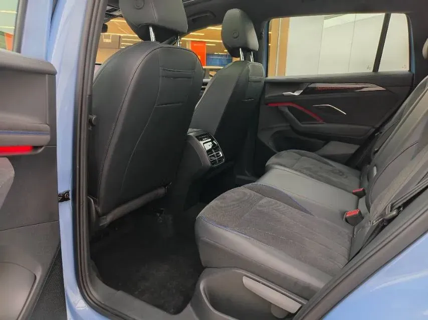 2024 Volkswagen Tiguan L 2.0T 220HP L4 7DCT,autocango,china used car exporter,china ev exporter,chinese used car exporter,chinese used ev exporter