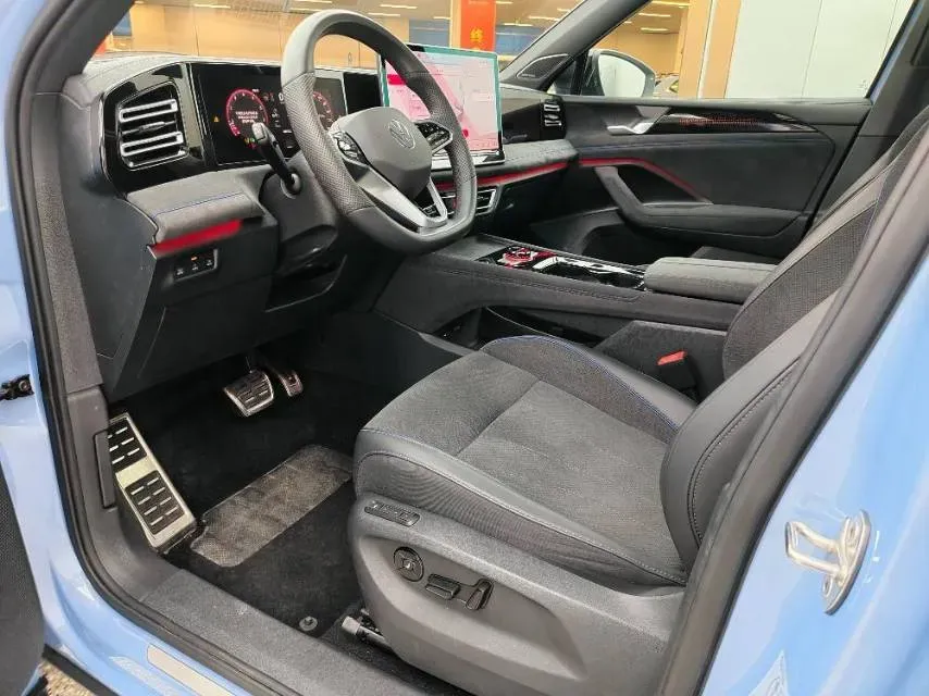 2024 Volkswagen Tiguan L 2.0T 220HP L4 7DCT,autocango,china used car exporter,china ev exporter,chinese used car exporter,chinese used ev exporter